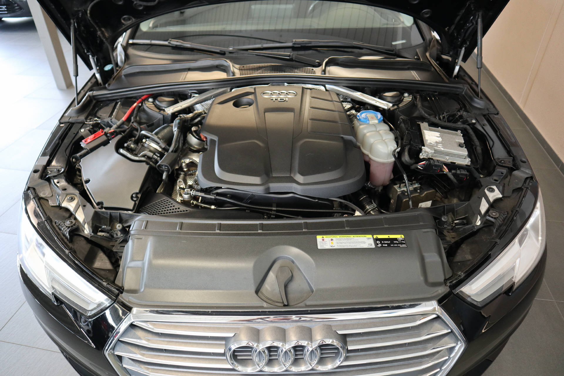 AUDI A4 Avant 2.0 TDI Sport-image-15