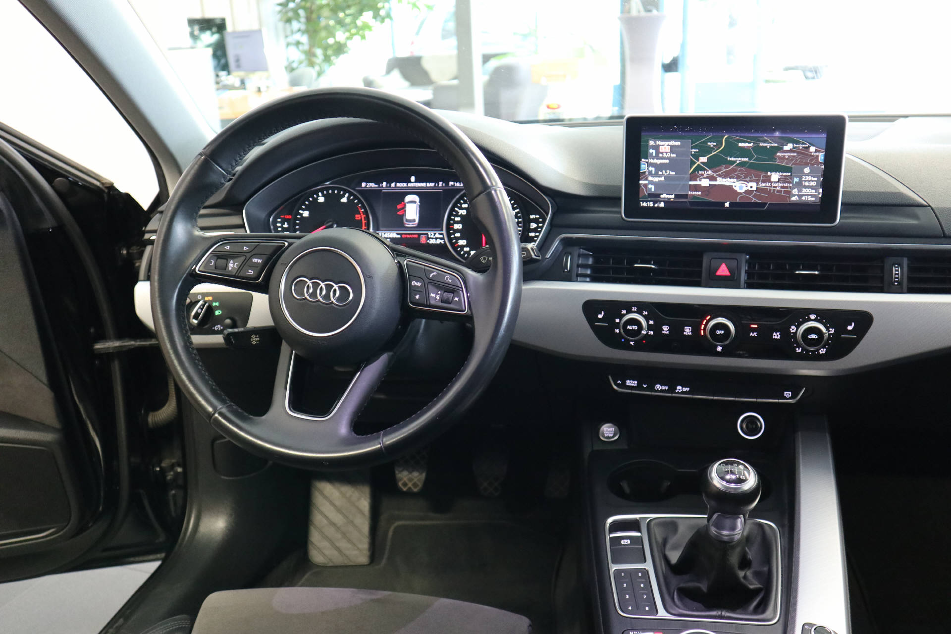 AUDI A4 Avant 2.0 TDI Sport-image-12