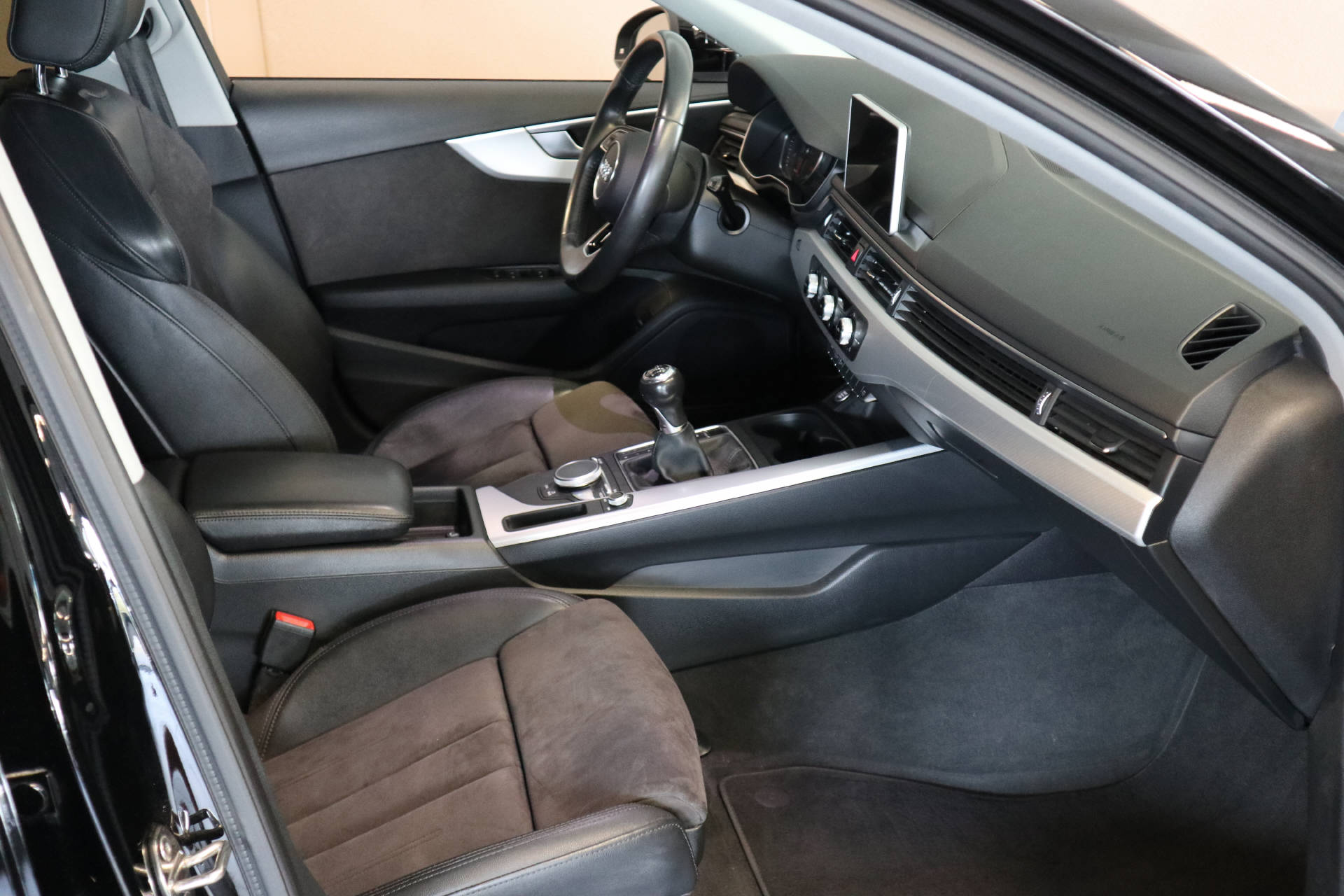 AUDI A4 Avant 2.0 TDI Sport-image-7