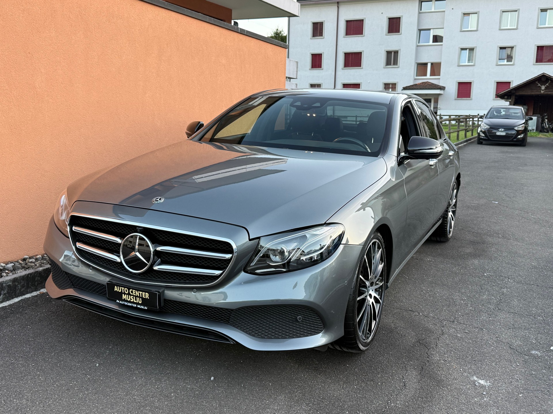 MERCEDES-BENZ E 200 Avantgarde 4Matic 9G-Tronic-image-1