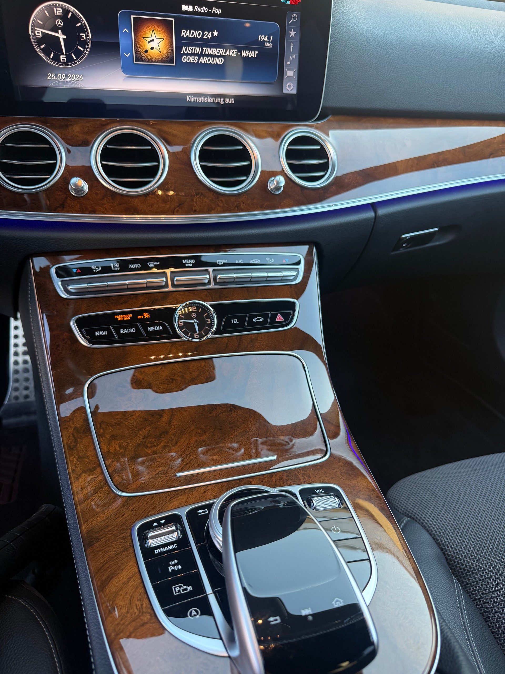 MERCEDES-BENZ E 200 Avantgarde 4Matic 9G-Tronic-image-12