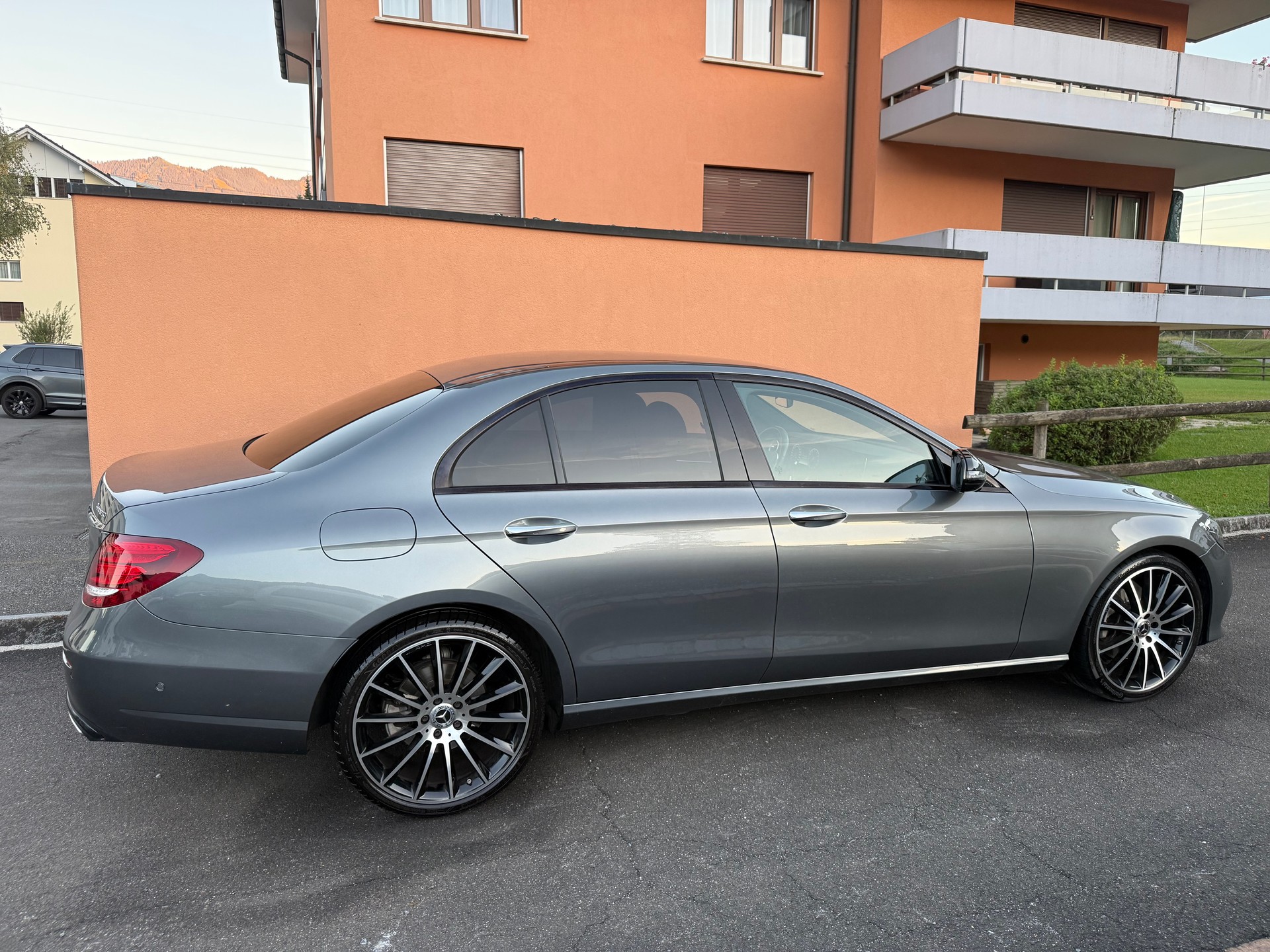 MERCEDES-BENZ E 200 Avantgarde 4Matic 9G-Tronic-image-6