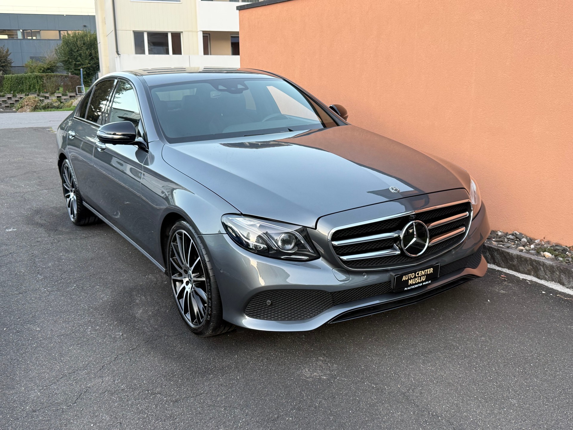MERCEDES-BENZ E 200 Avantgarde 4Matic 9G-Tronic-image-4