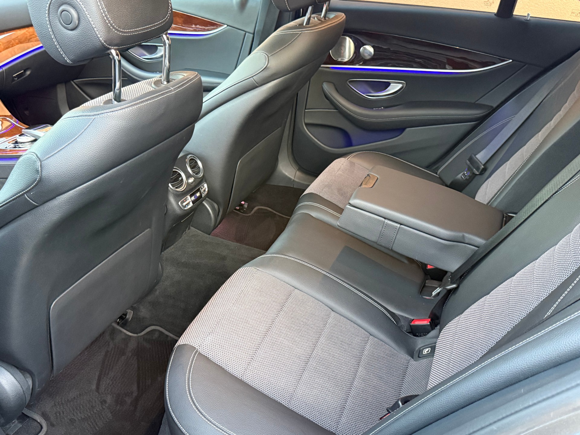 MERCEDES-BENZ E 200 Avantgarde 4Matic 9G-Tronic-image-10