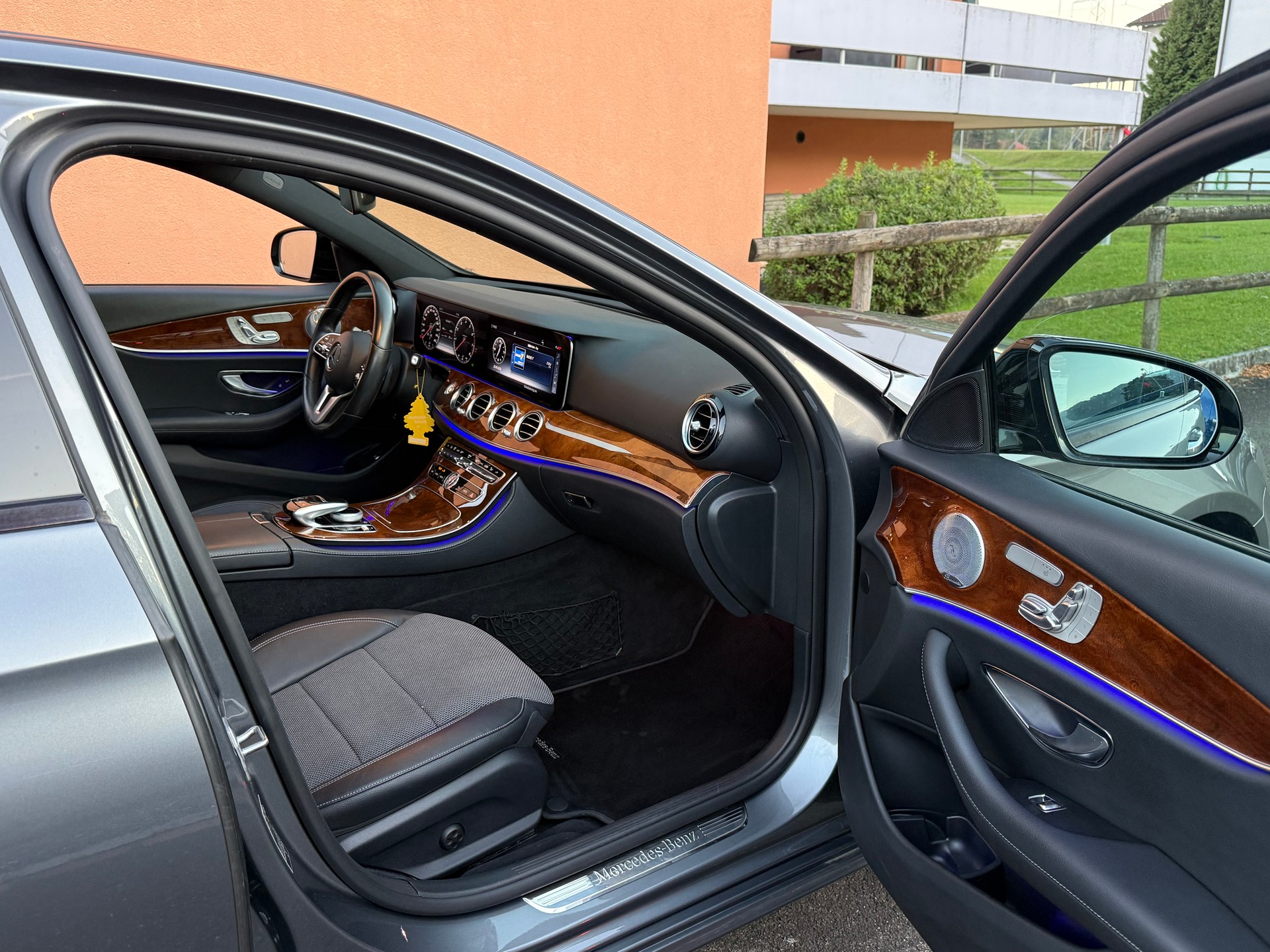 MERCEDES-BENZ E 200 Avantgarde 4Matic 9G-Tronic-image-8