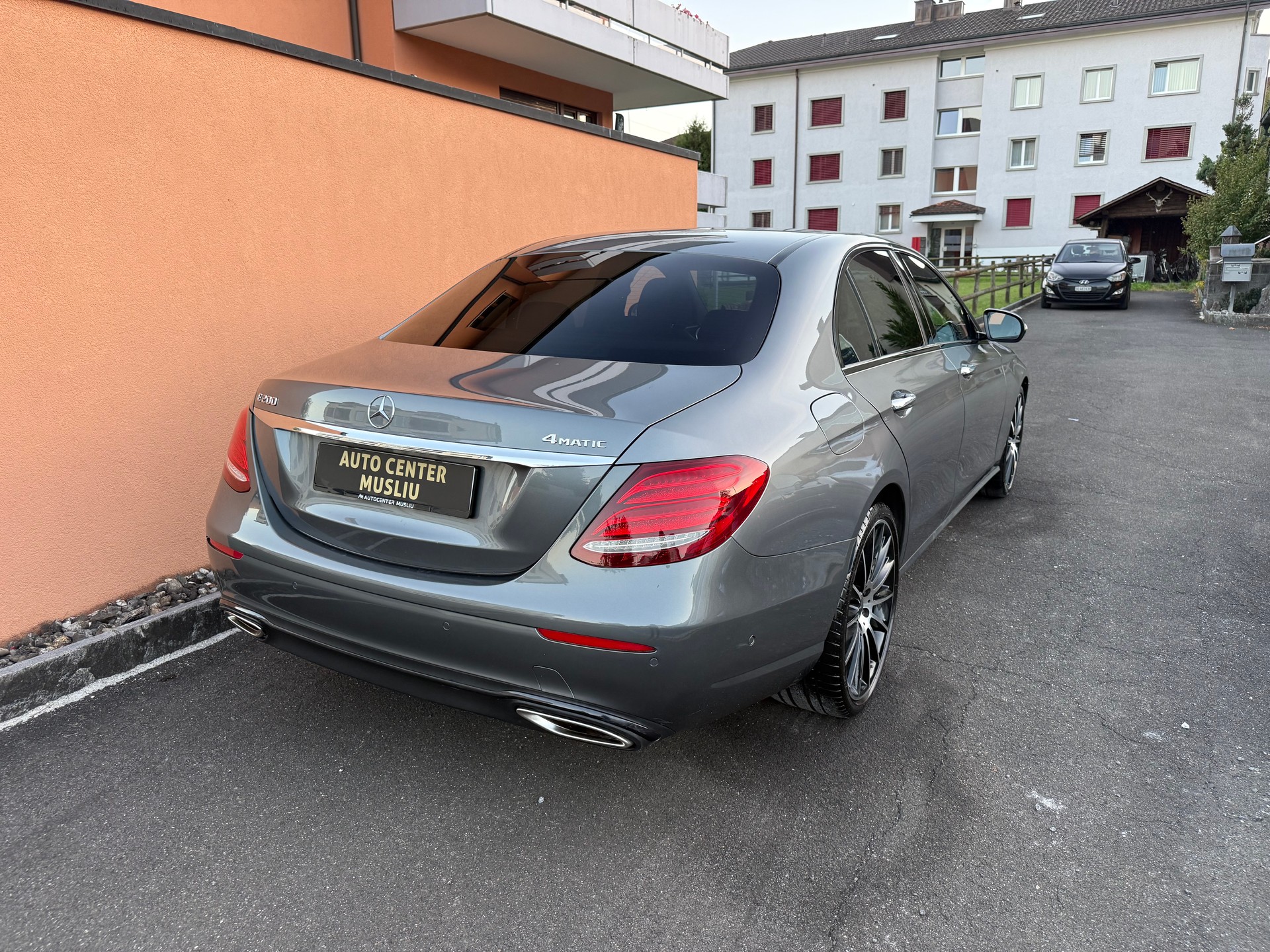 MERCEDES-BENZ E 200 Avantgarde 4Matic 9G-Tronic-image-7