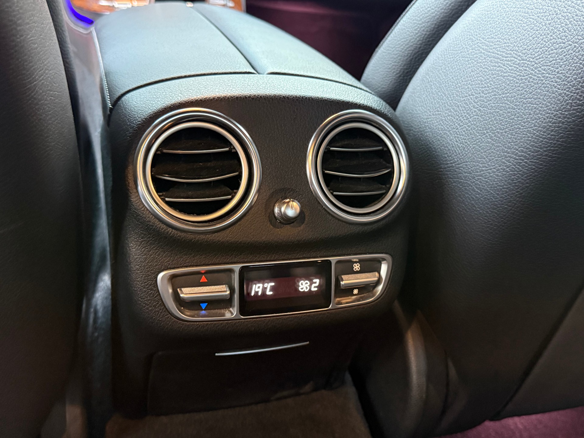 MERCEDES-BENZ E 200 Avantgarde 4Matic 9G-Tronic-image-11