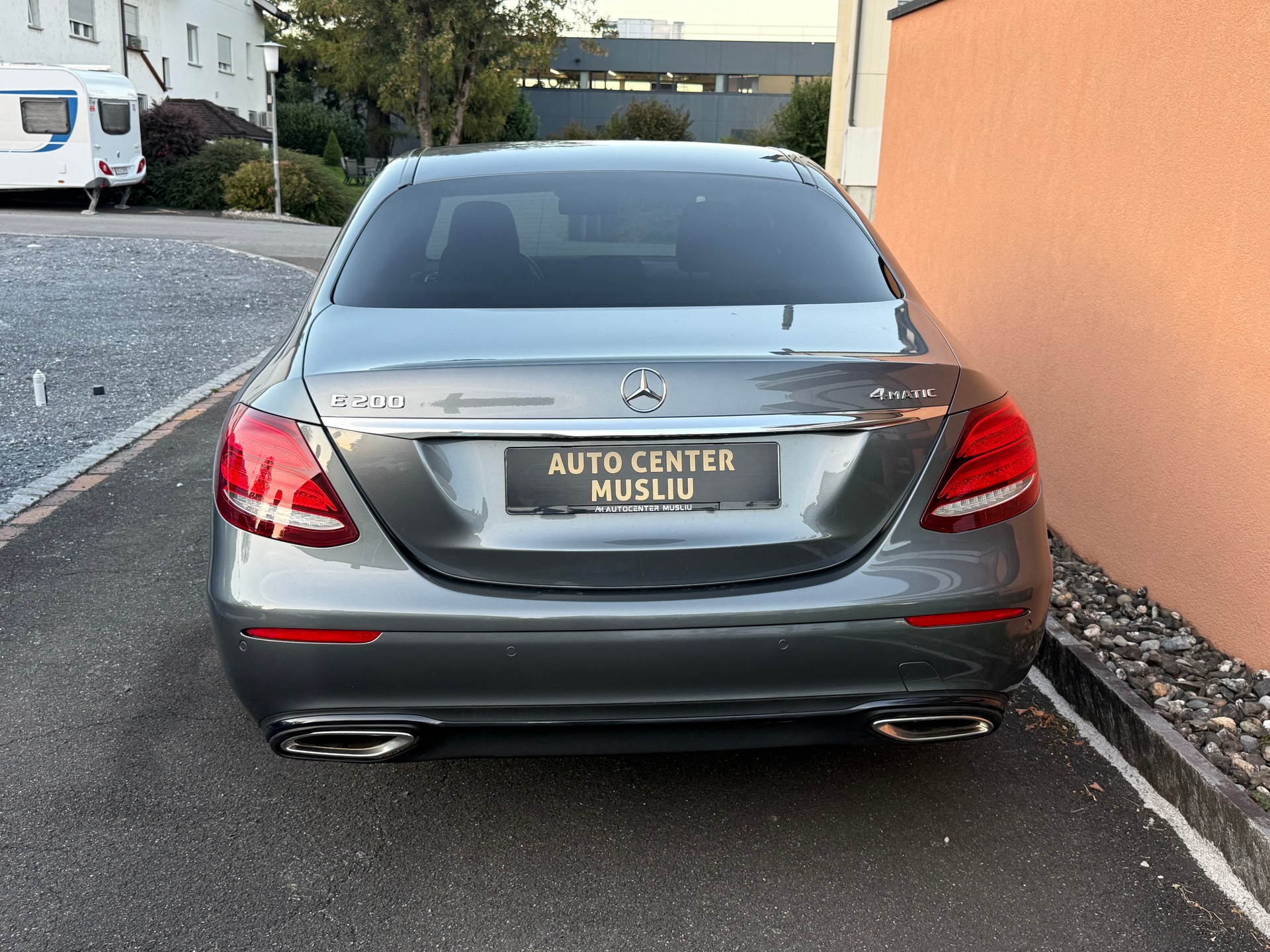 MERCEDES-BENZ E 200 Avantgarde 4Matic 9G-Tronic-image-3