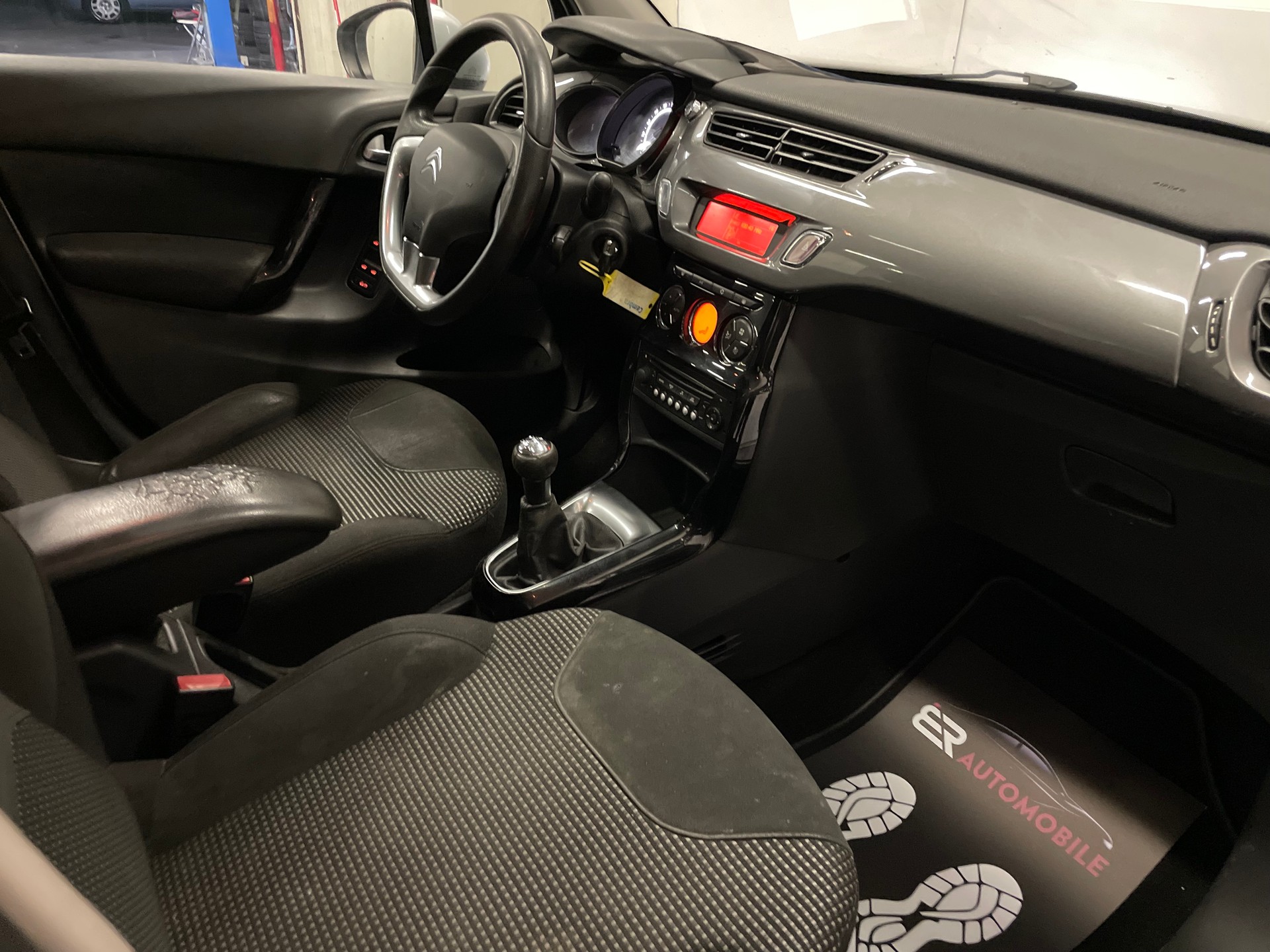 CITROEN C3 1.6i 16V Exclusive-image-9