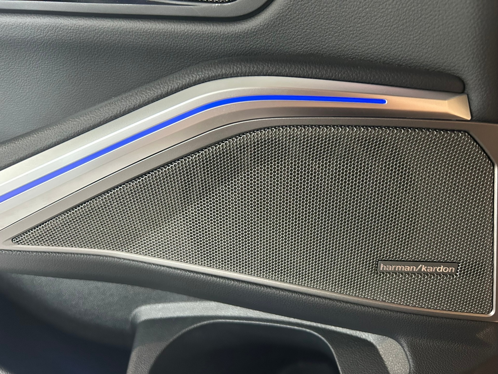 BMW M340i xDrive 48V Touring Steptronic-image-24