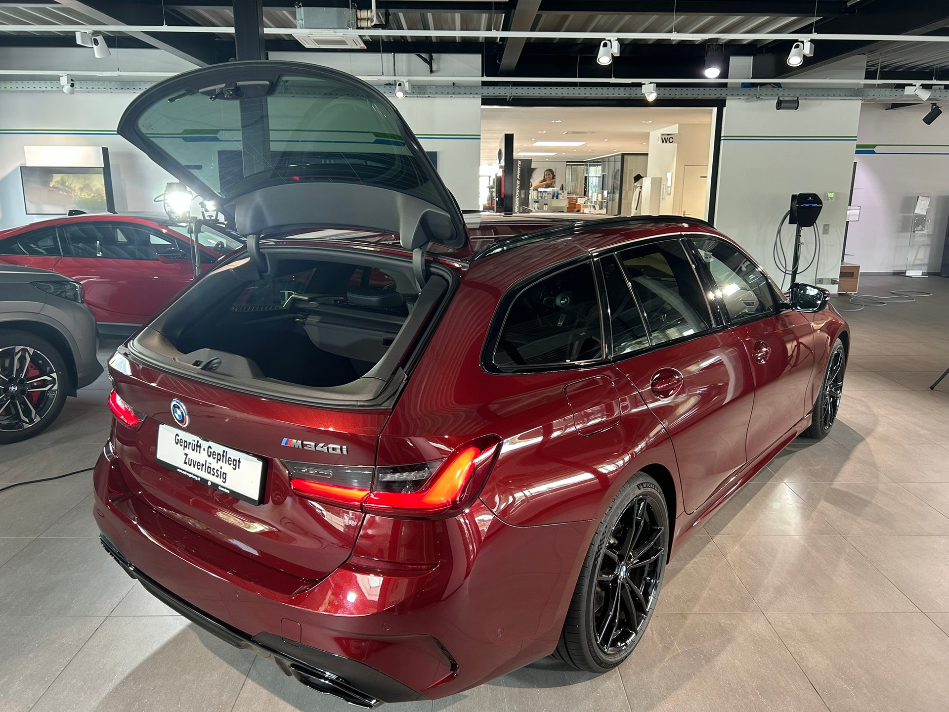 BMW M340i xDrive 48V Touring Steptronic-image-13