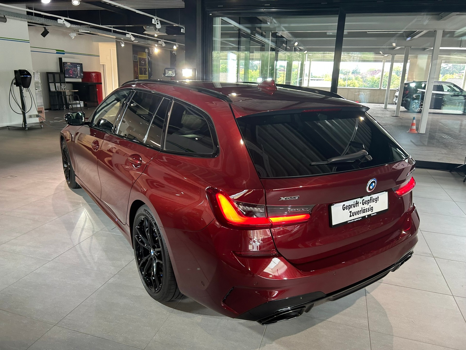 BMW M340i xDrive 48V Touring Steptronic-image-10