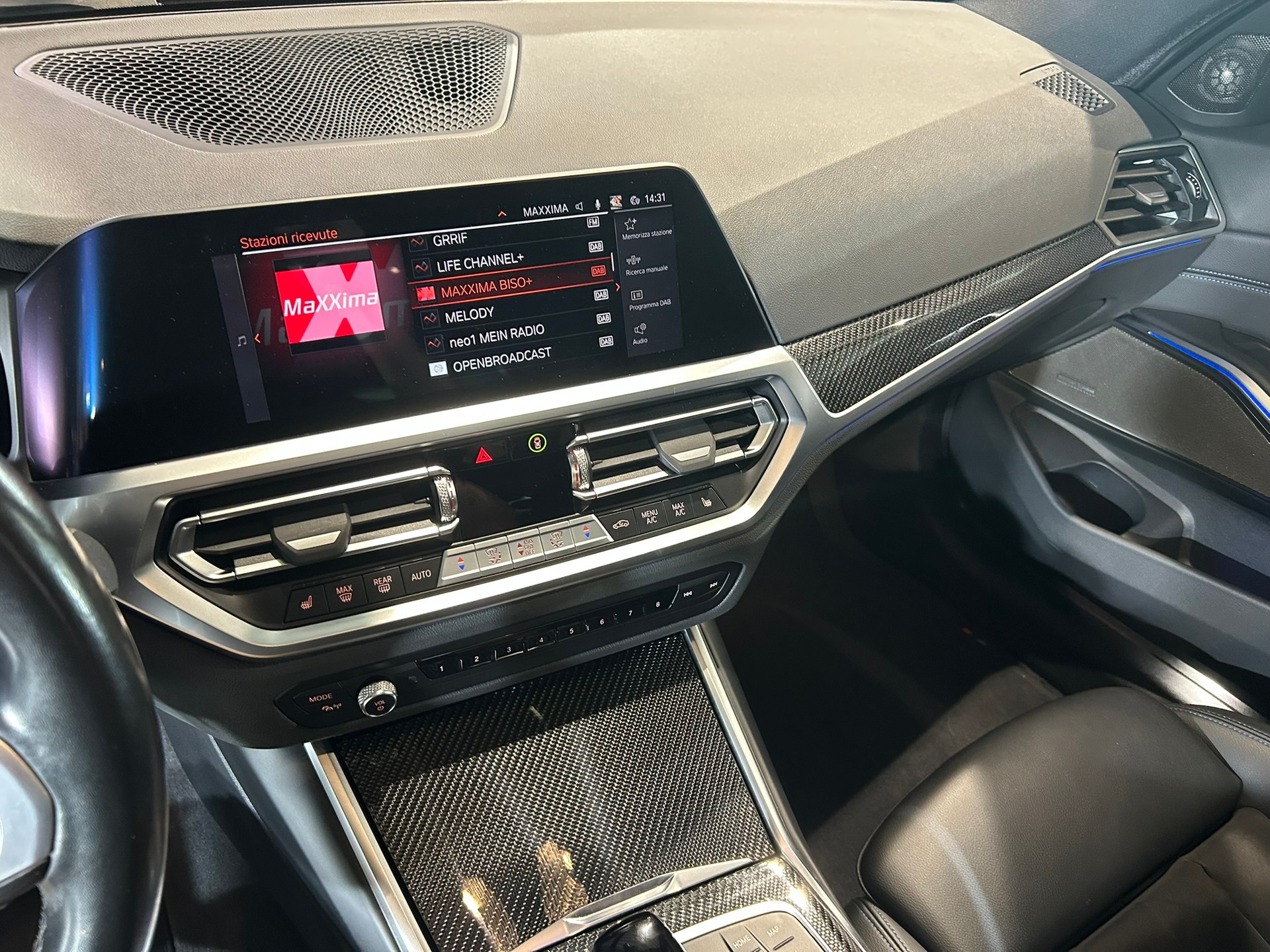 BMW M340i xDrive 48V Touring Steptronic-image-30