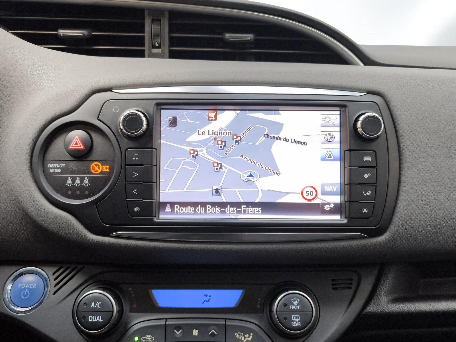TOYOTA Yaris 1.5 VVT-i HSD Sol Premium-image-5