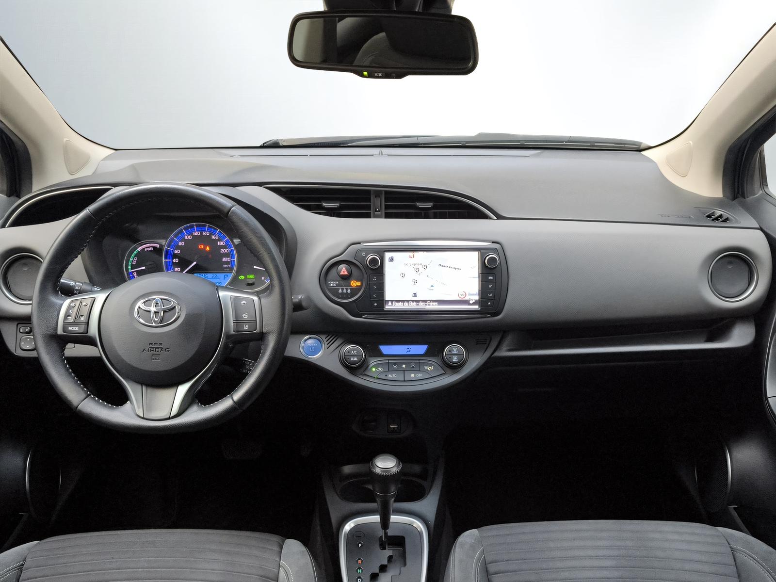 TOYOTA Yaris 1.5 VVT-i HSD Sol Premium-image-9