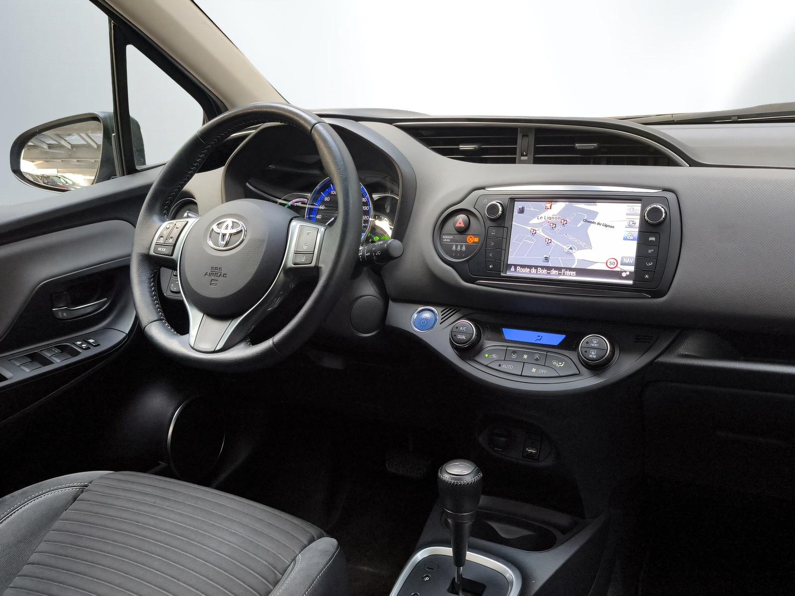 TOYOTA Yaris 1.5 VVT-i HSD Sol Premium-image-14