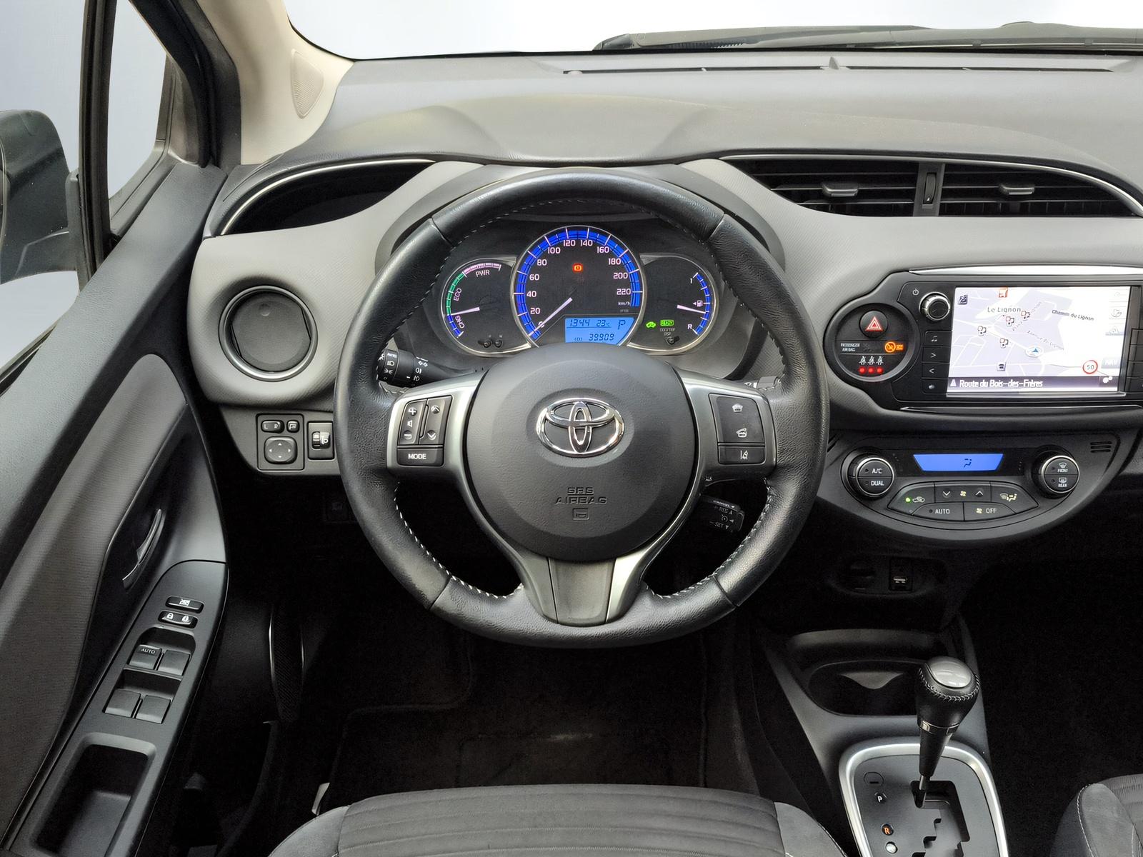 TOYOTA Yaris 1.5 VVT-i HSD Sol Premium-image-4