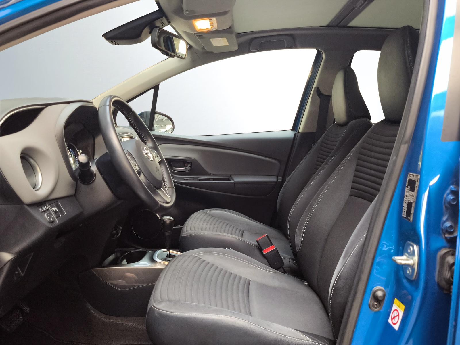TOYOTA Yaris 1.5 VVT-i HSD Sol Premium-image-2