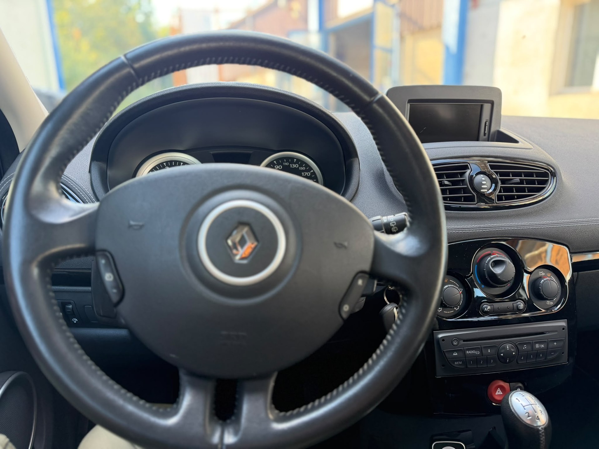 RENAULT Clio 1.2 16V Turbo Night&Day-image-10