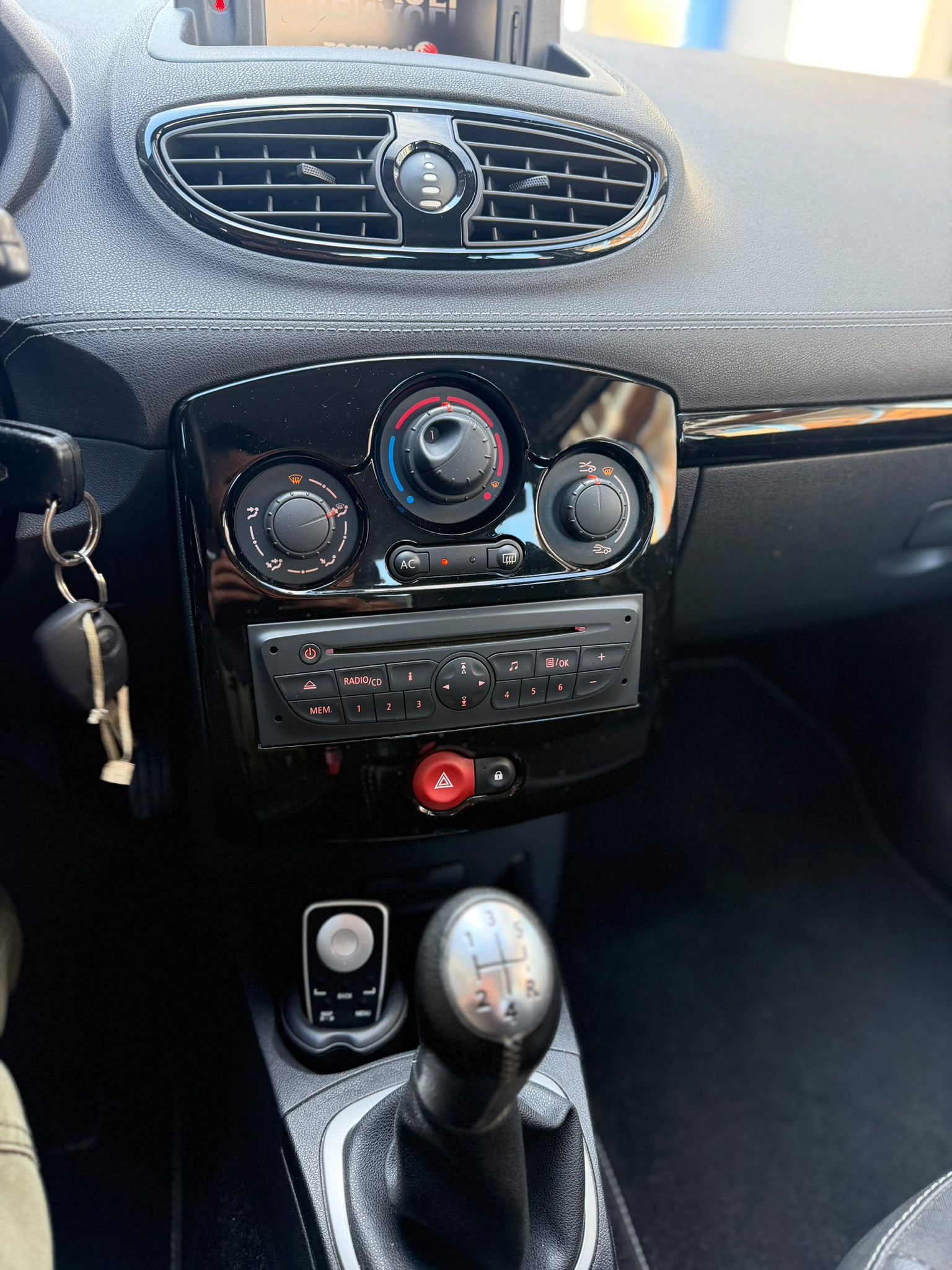 RENAULT Clio 1.2 16V Turbo Night&Day-image-3