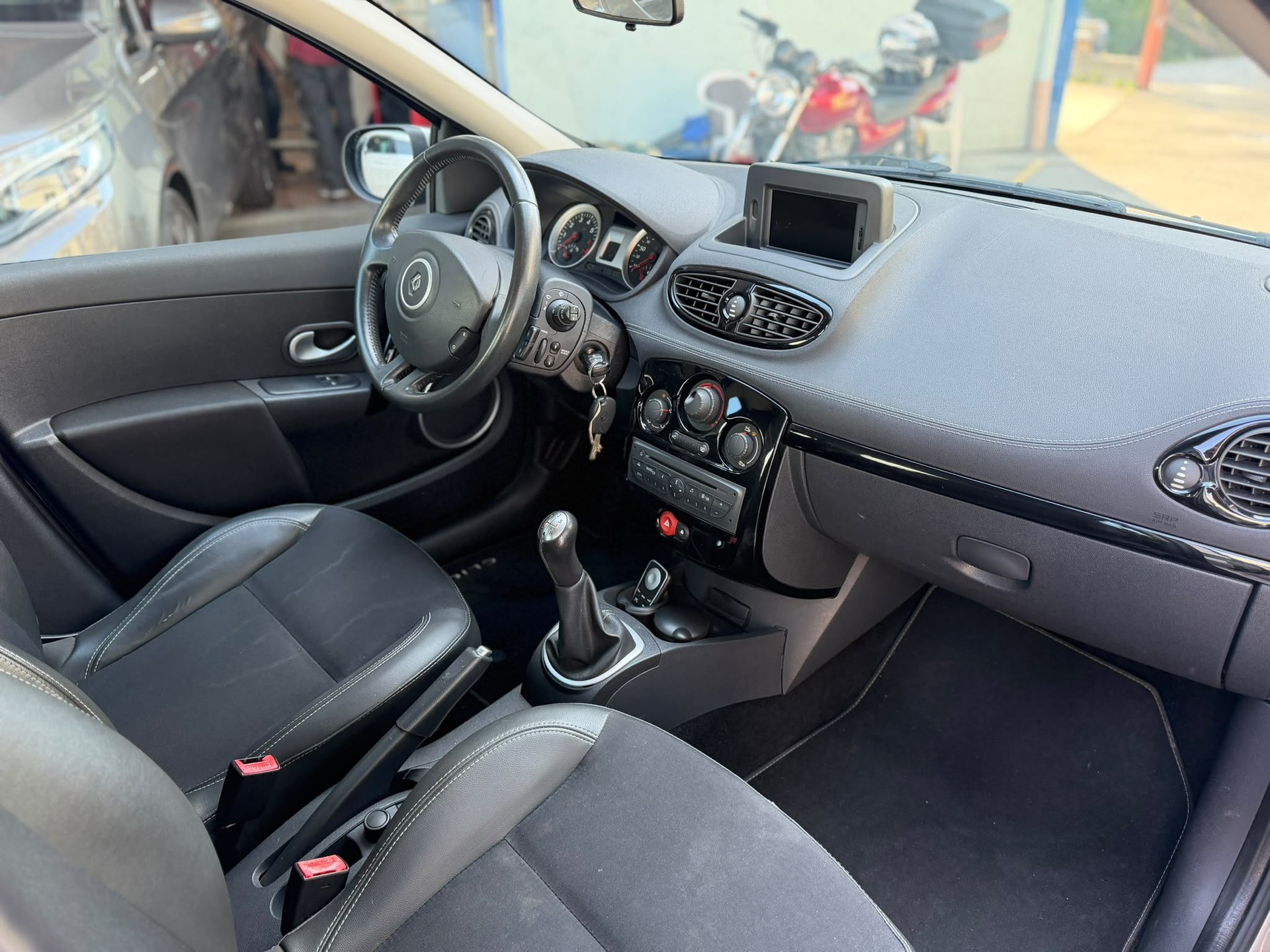 RENAULT Clio 1.2 16V Turbo Night&Day-image-5