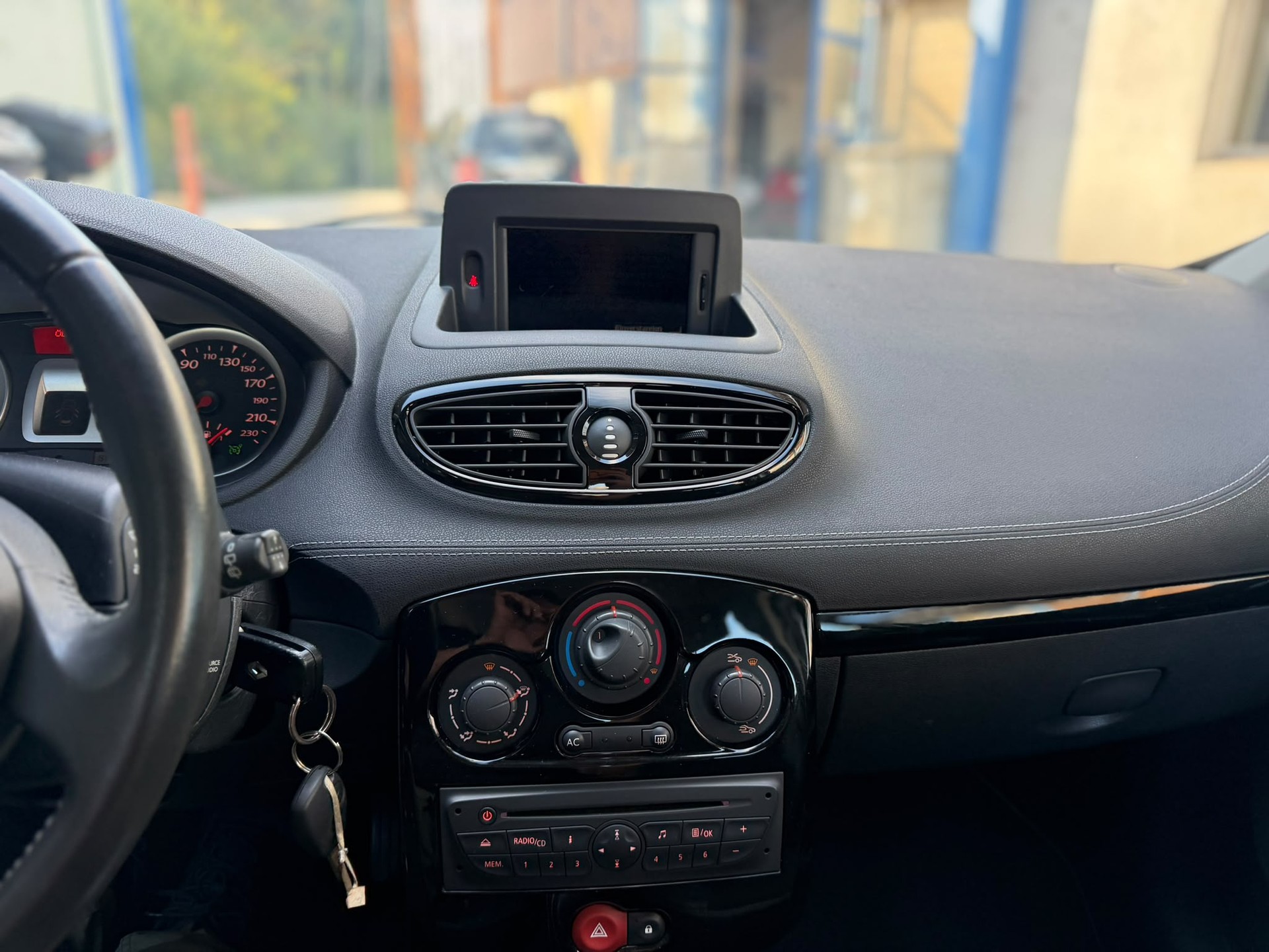 RENAULT Clio 1.2 16V Turbo Night&Day-image-4