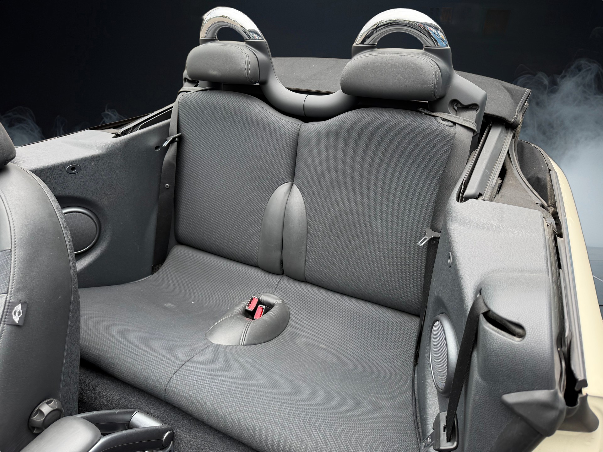 MINI Cooper Cabriolet-image-5