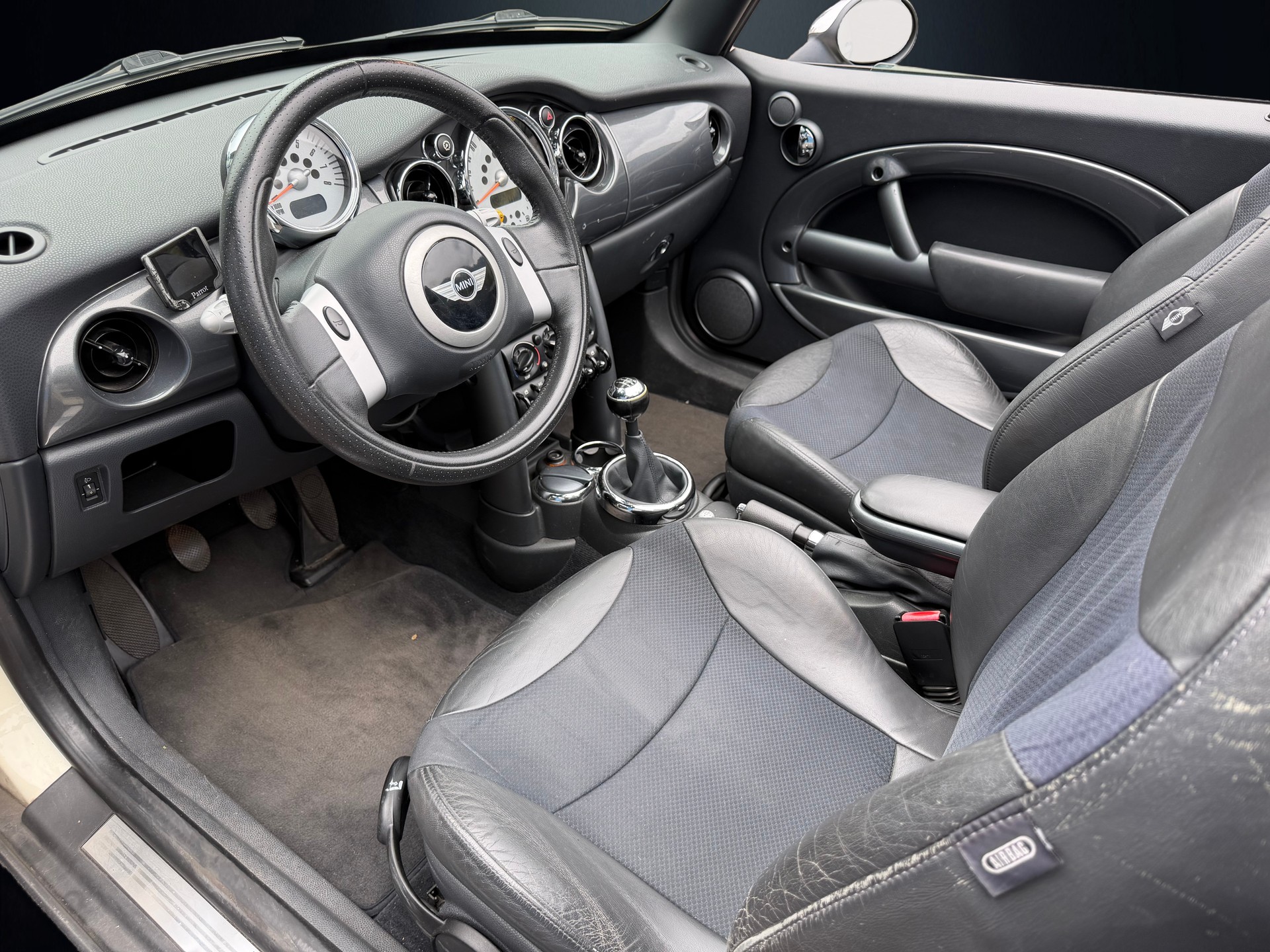MINI Cooper Cabriolet-image-4
