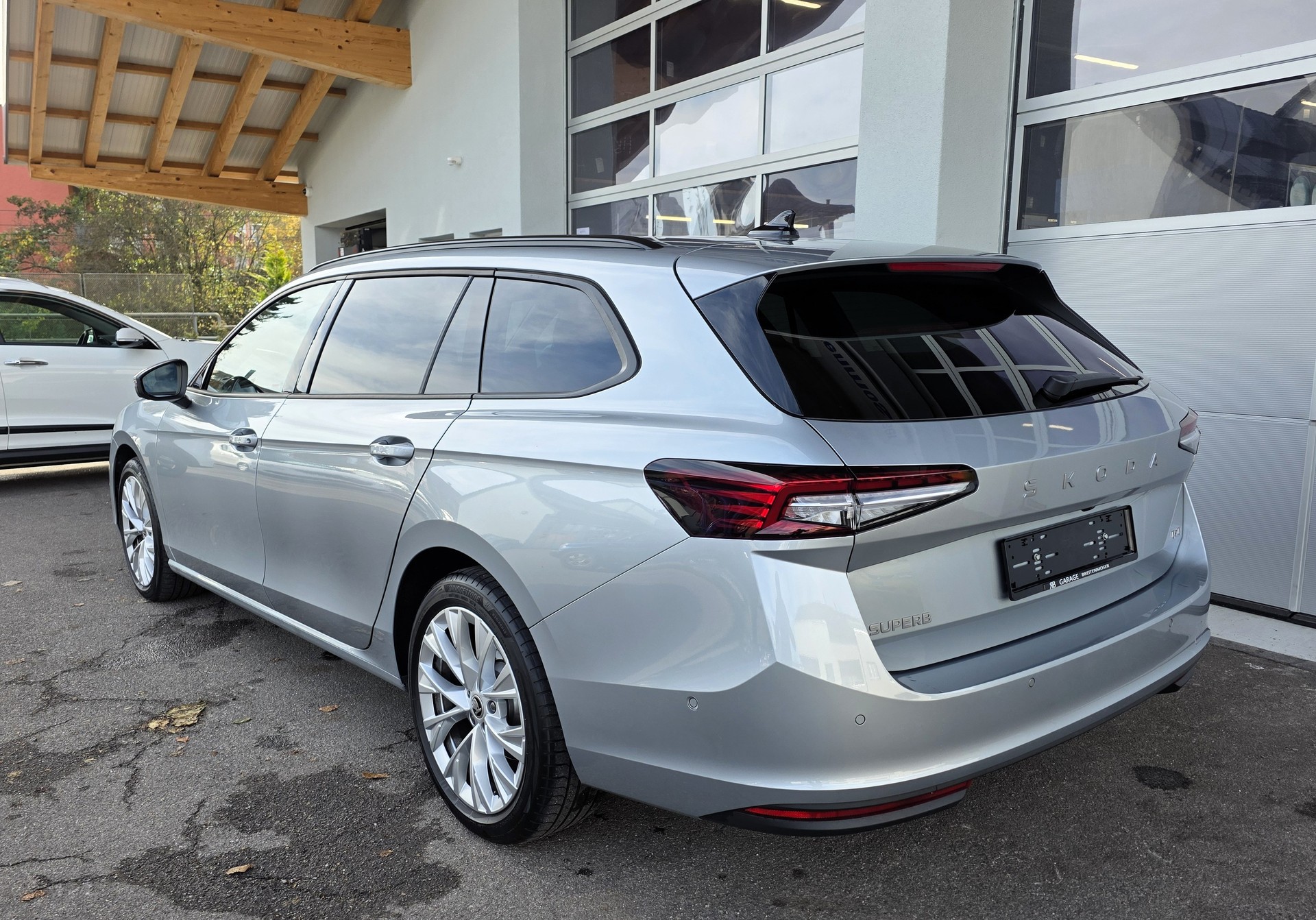 SKODA Superb Combi 2.0 TDi Selection 4x4 DSG-image-2