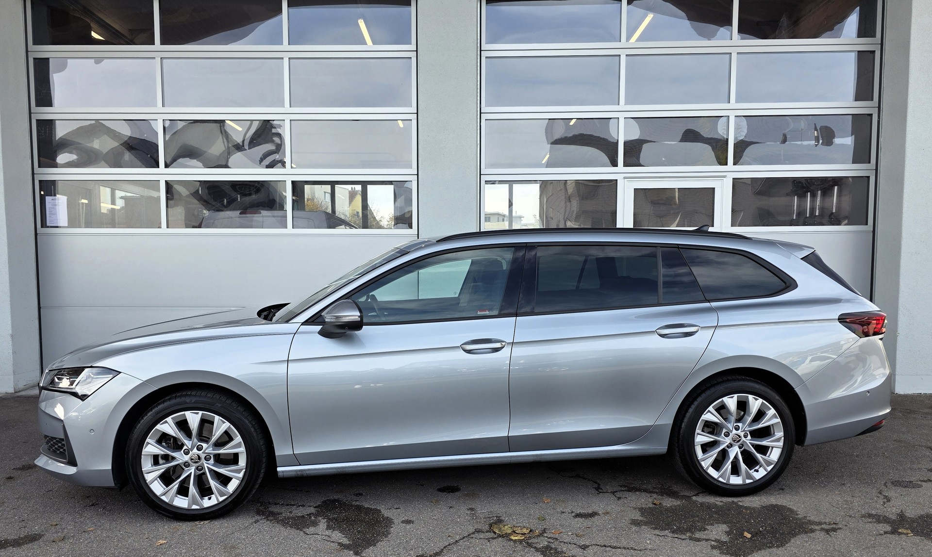 SKODA Superb Combi 2.0 TDi Selection 4x4 DSG-image-1