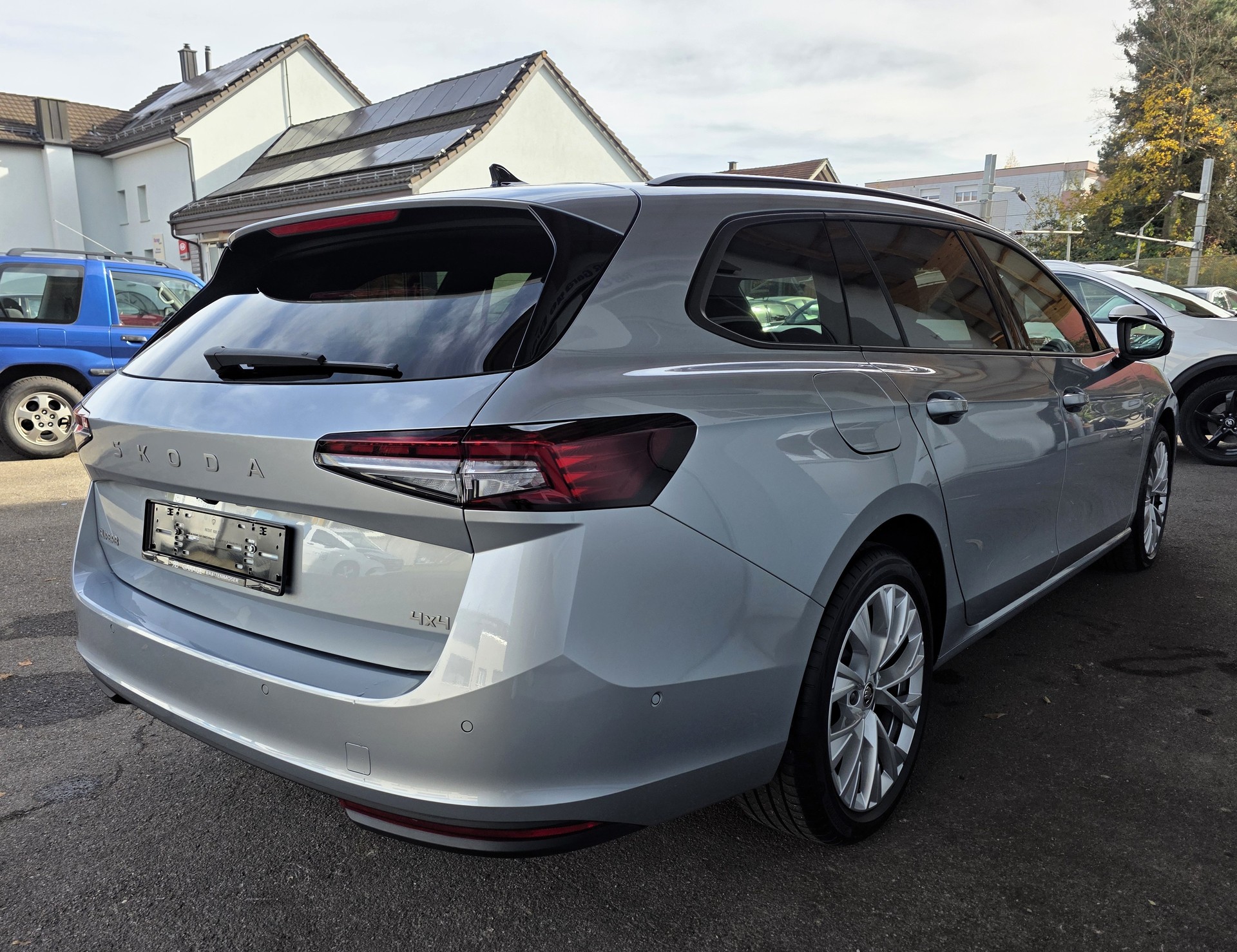 SKODA Superb Combi 2.0 TDi Selection 4x4 DSG-image-9