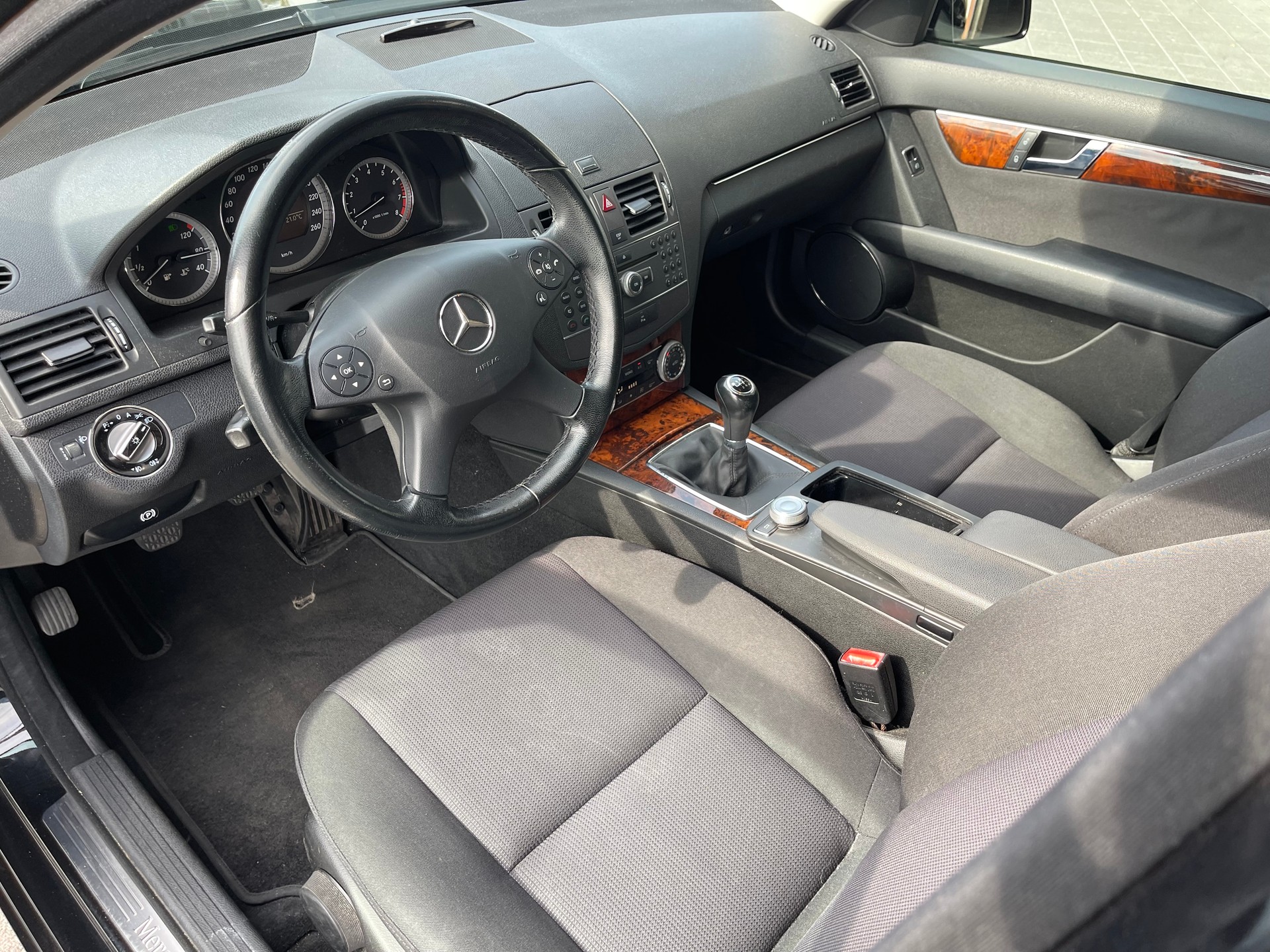 MERCEDES-BENZ C 180 Kompressor BlueEfficiency Elégance-image-13