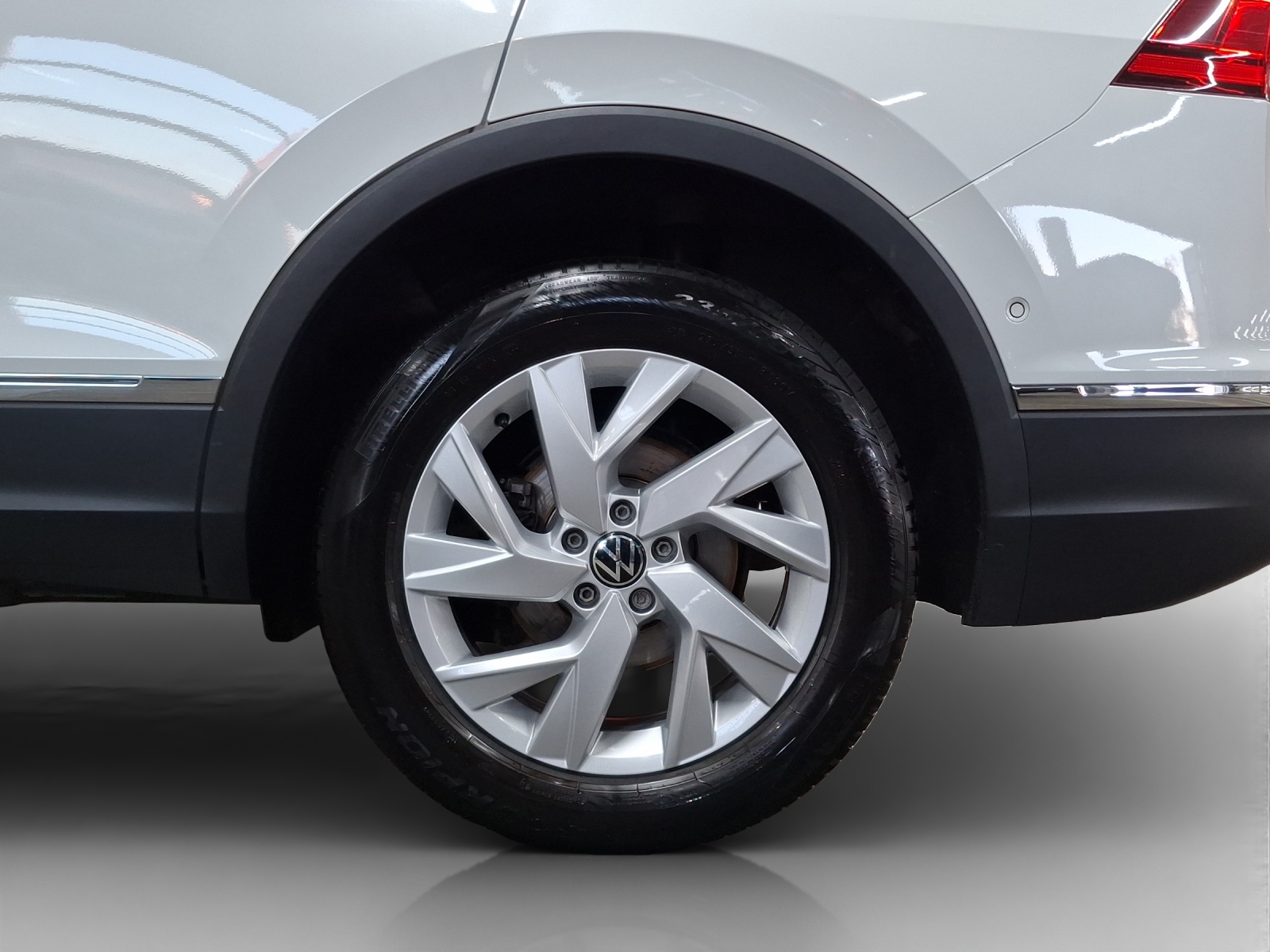 VW Tiguan Allspace 2.0TSI Life 4Motion DSG-image-13