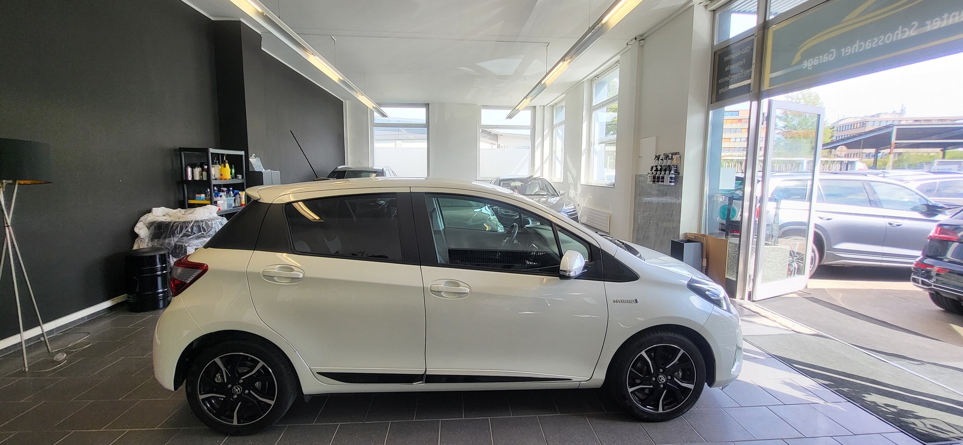 TOYOTA Yaris 1.5 VVT-i Hybrid Trend e-CVT-image-3