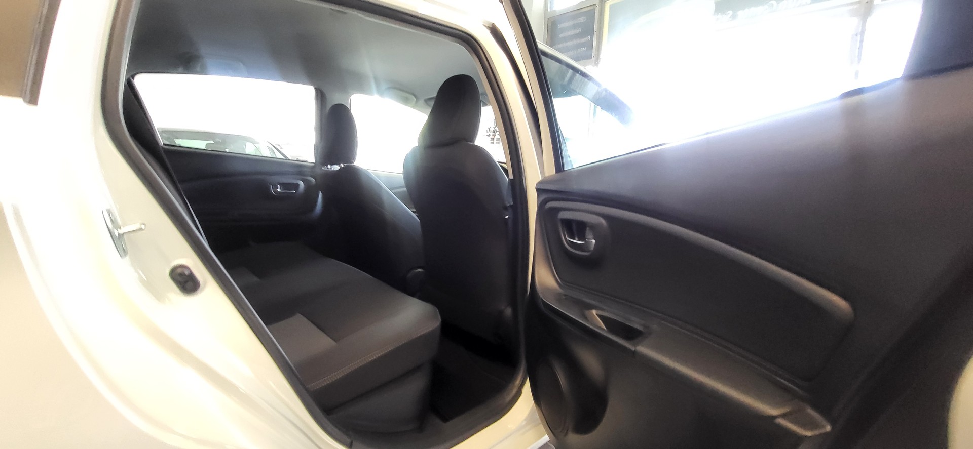 TOYOTA Yaris 1.5 VVT-i Hybrid Trend e-CVT-image-12