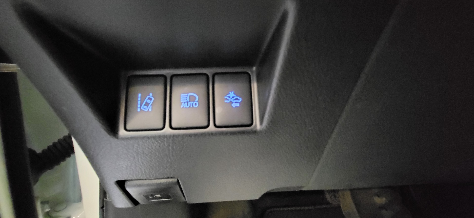 TOYOTA Yaris 1.5 VVT-i Hybrid Trend e-CVT-image-14