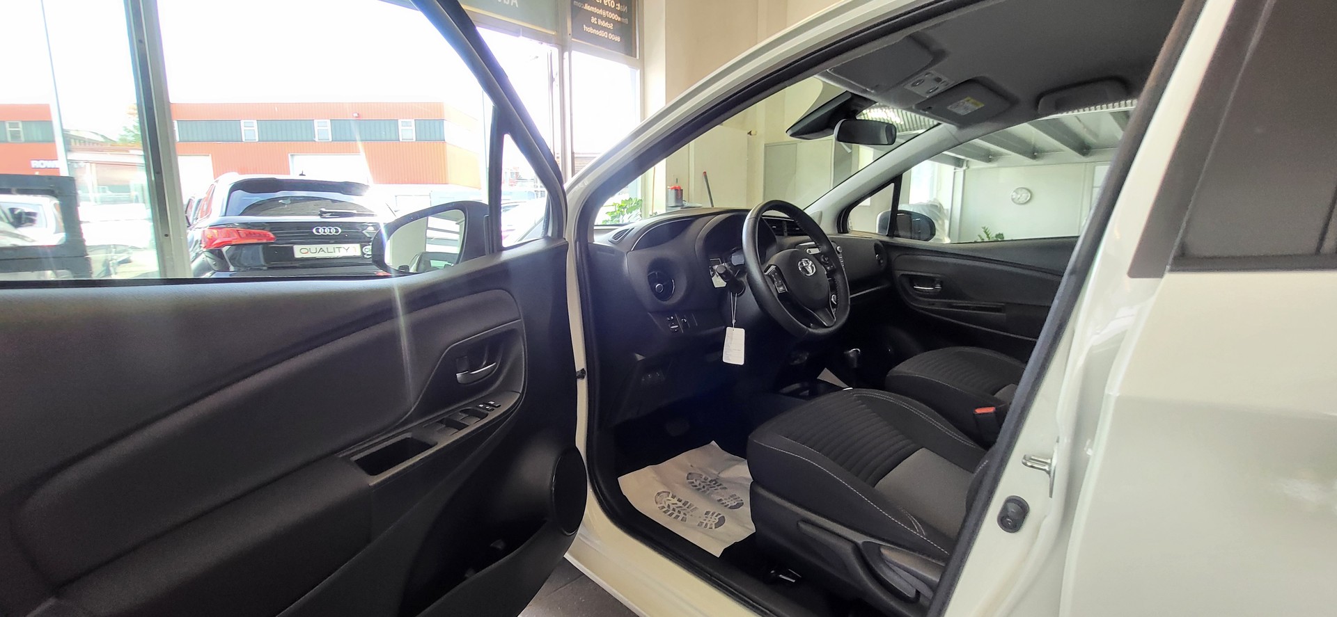 TOYOTA Yaris 1.5 VVT-i Hybrid Trend e-CVT-image-10