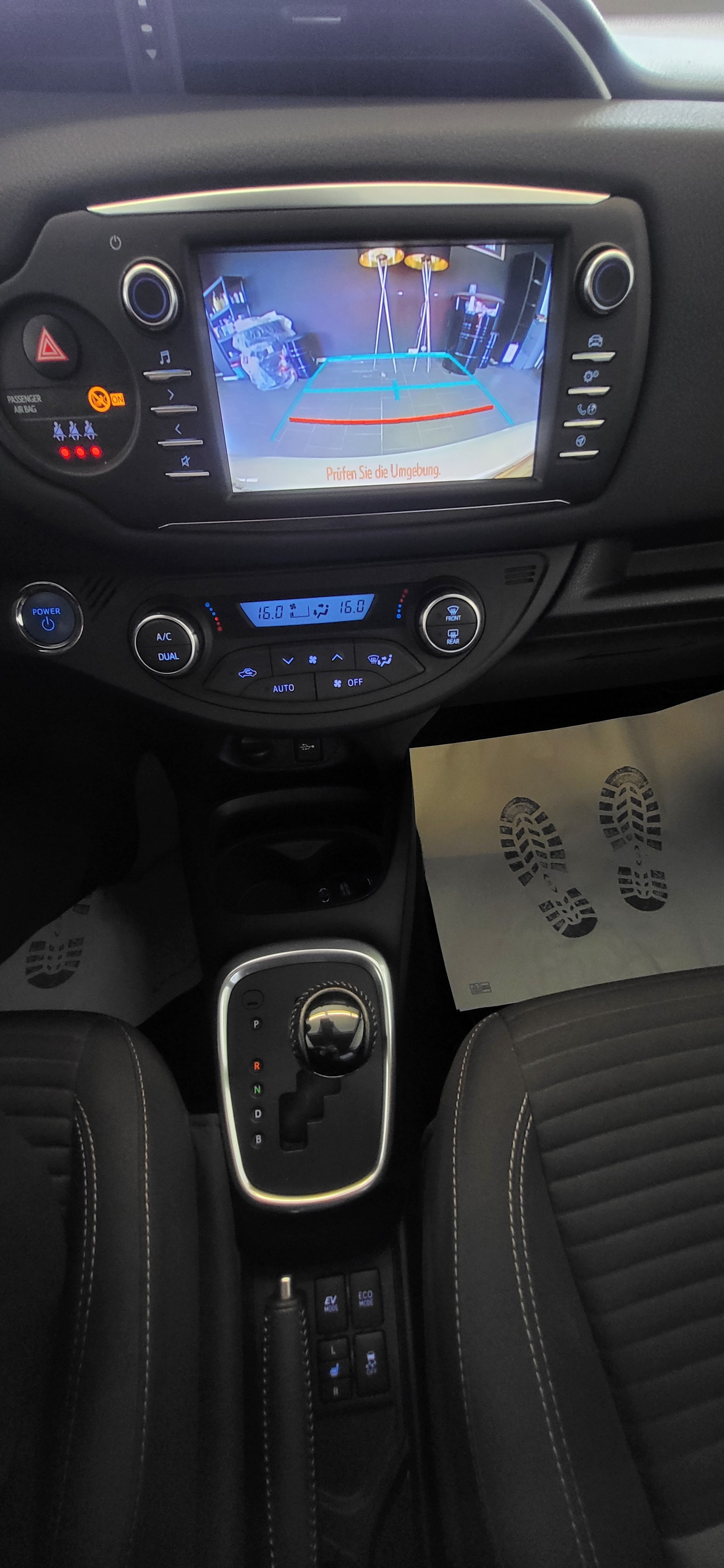 TOYOTA Yaris 1.5 VVT-i Hybrid Trend e-CVT-image-9