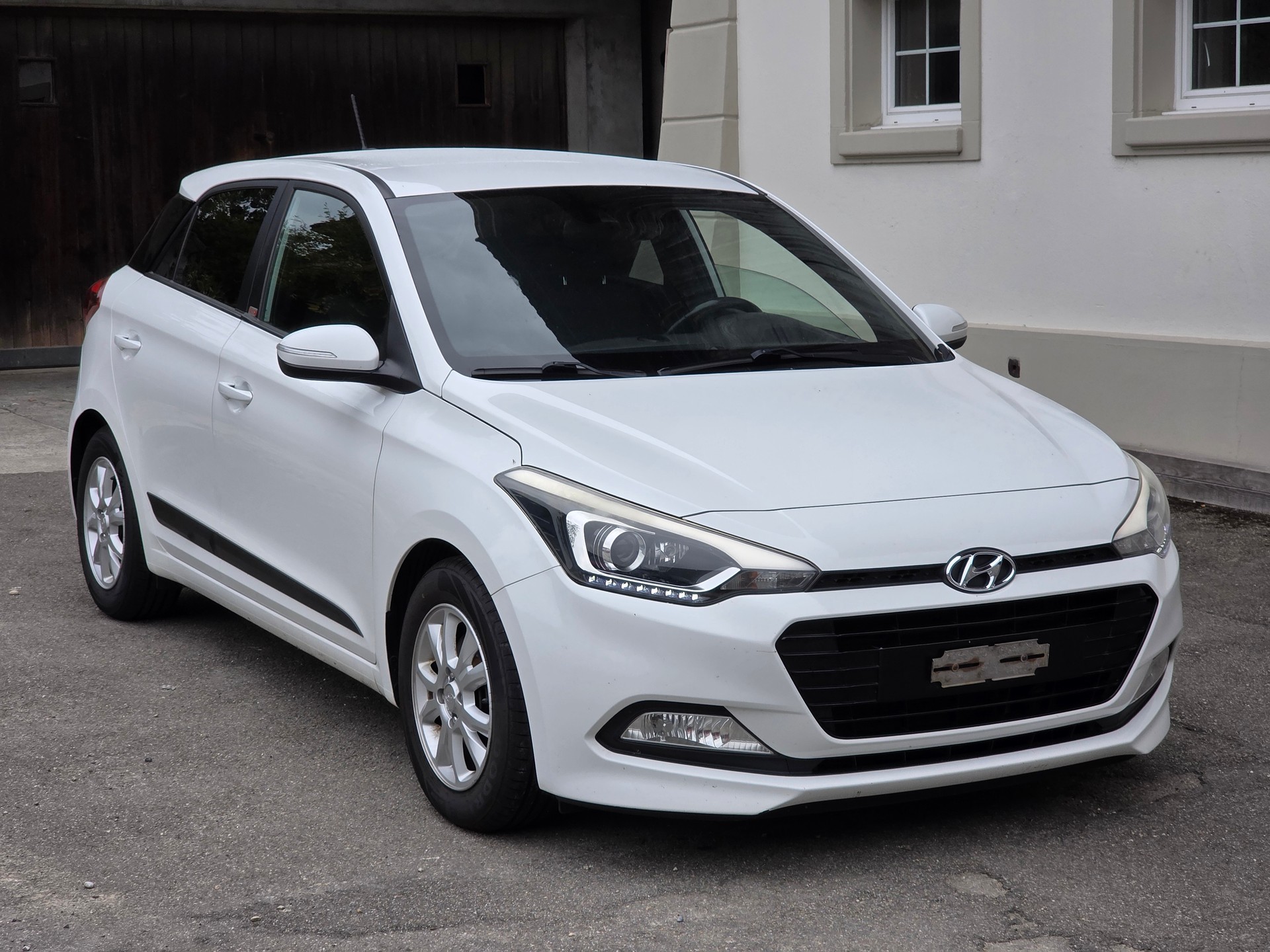 HYUNDAI i20 1.0 T-GDi Amplia-image-2