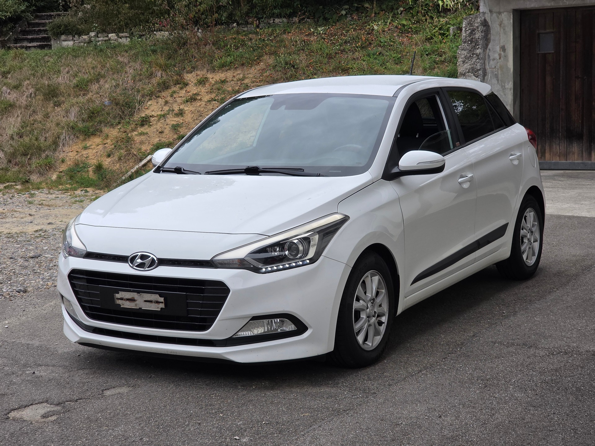 HYUNDAI i20 1.0 T-GDi Amplia-image-0