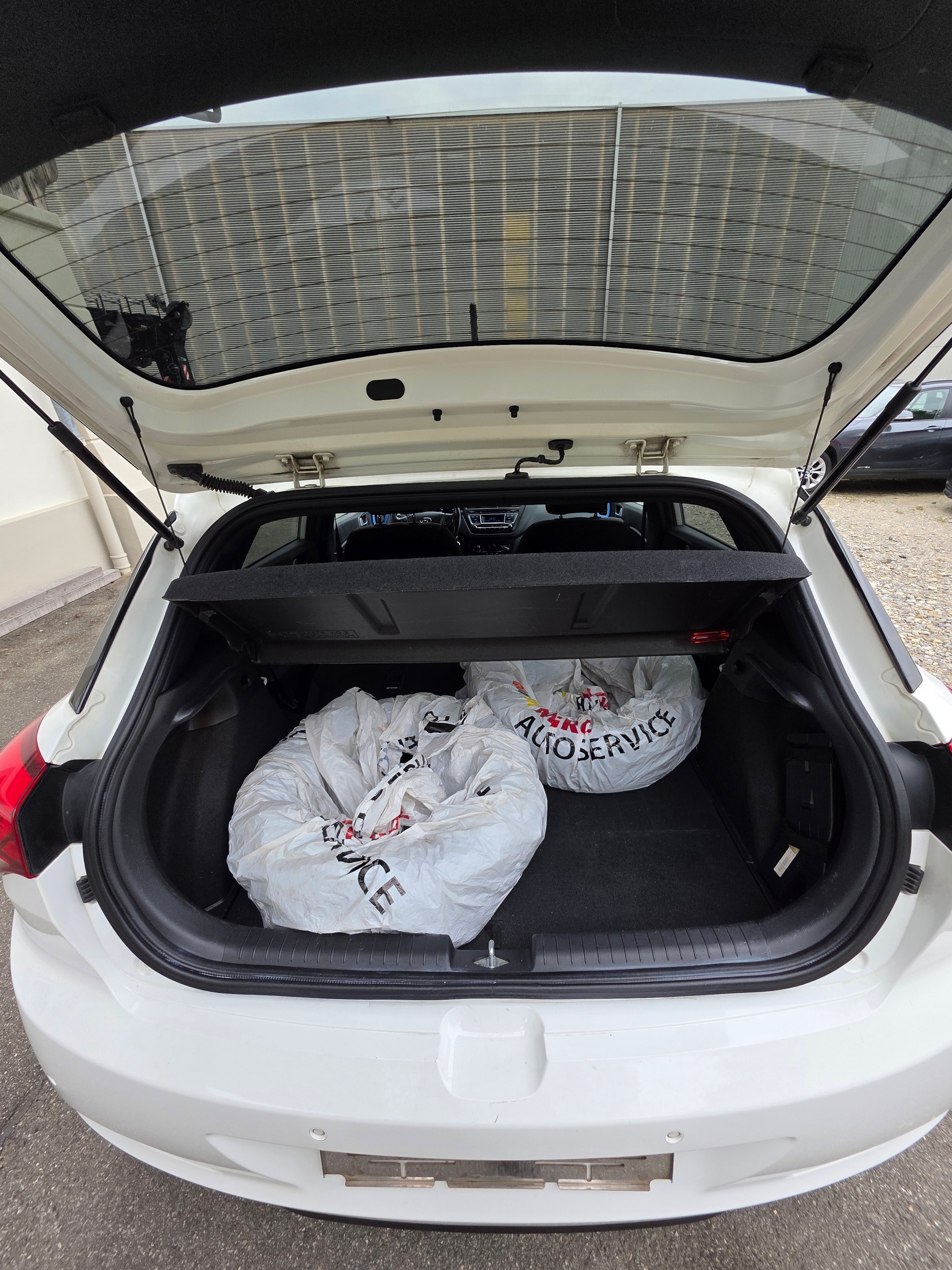 HYUNDAI i20 1.0 T-GDi Amplia-image-6