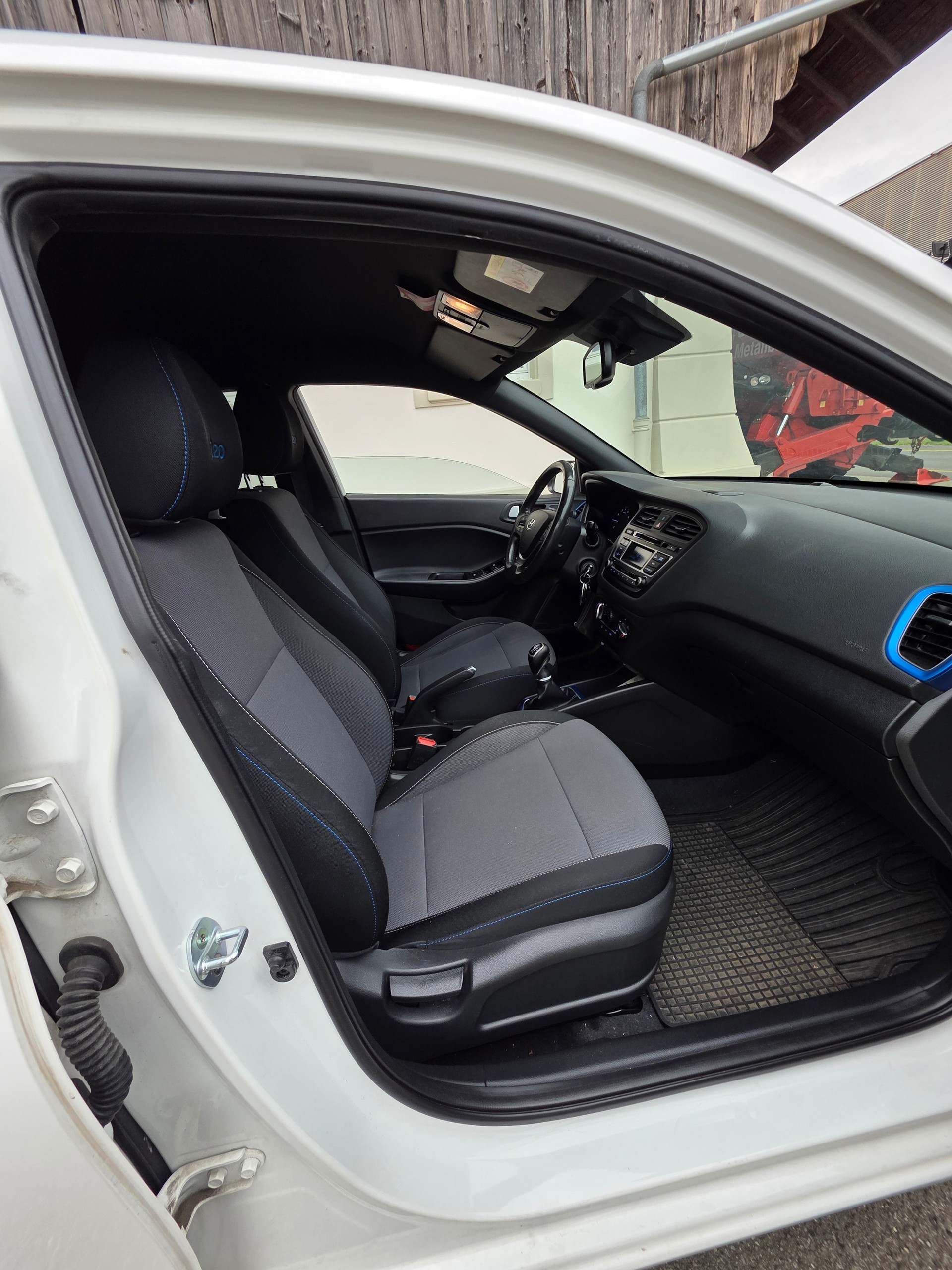 HYUNDAI i20 1.0 T-GDi Amplia-image-7