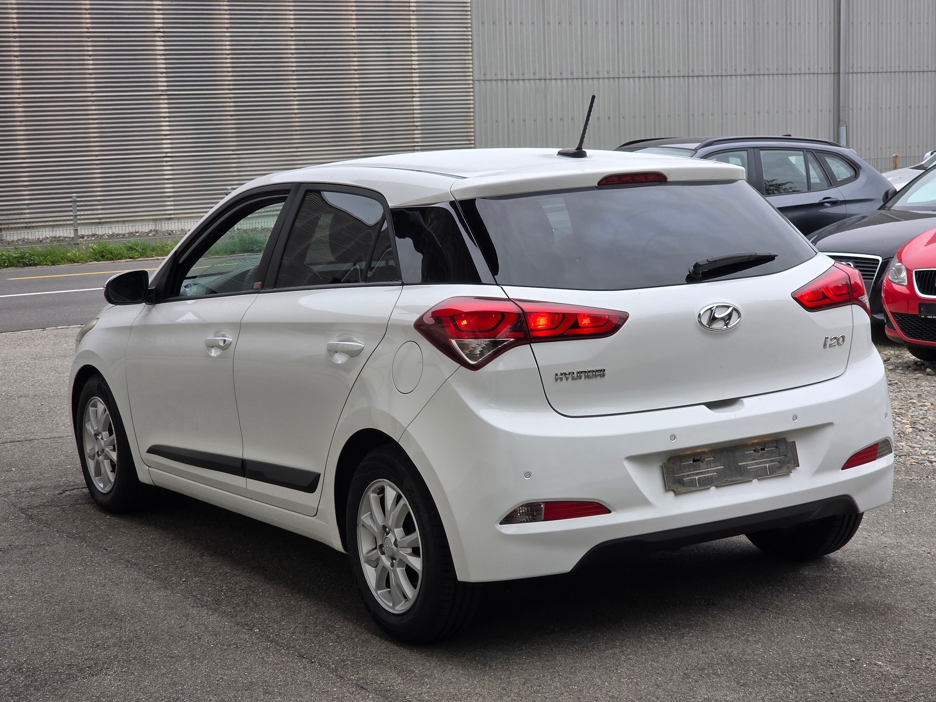 HYUNDAI i20 1.0 T-GDi Amplia-image-4