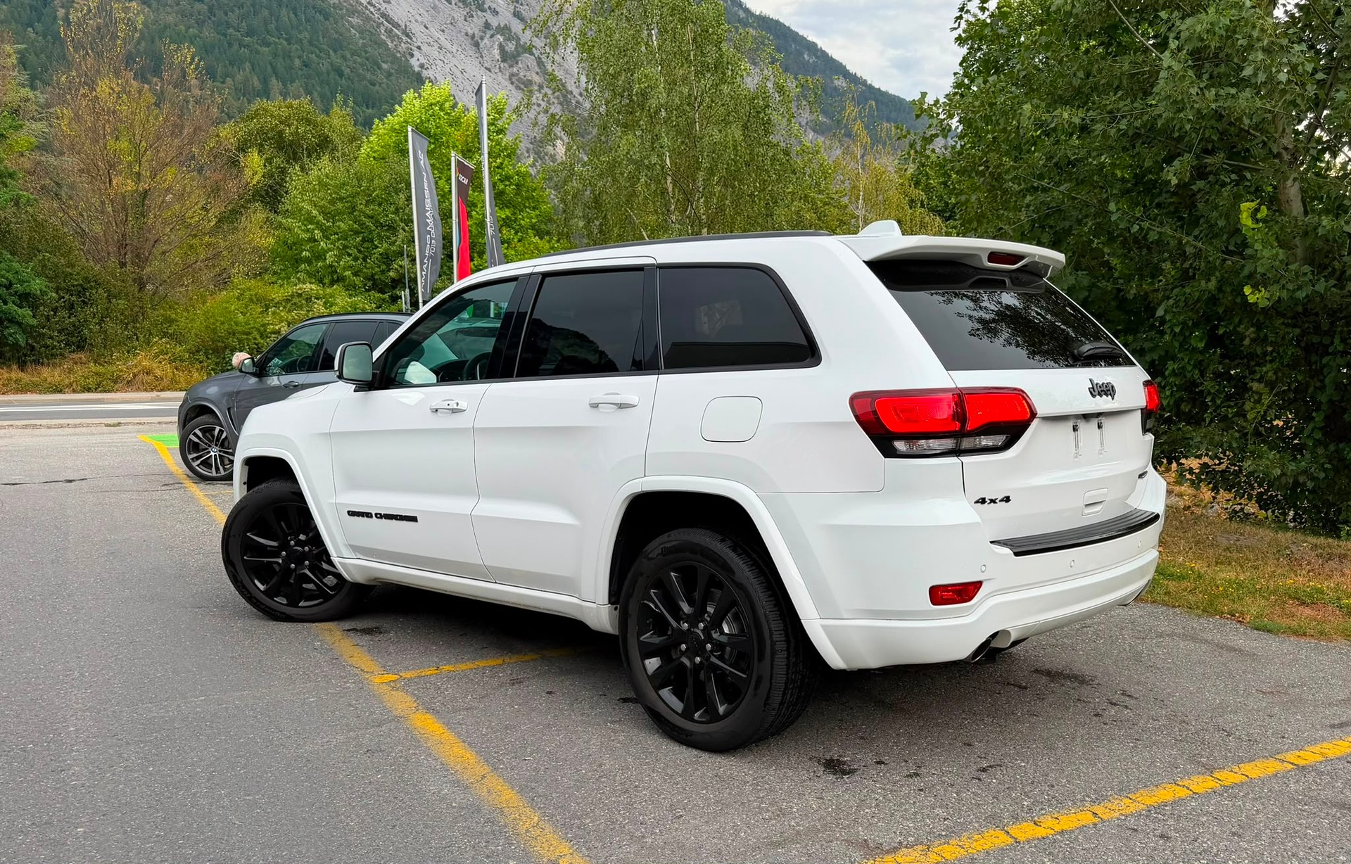 JEEP Grand Cherokee 3.0 CRD Night Eagle Automatic-image-3