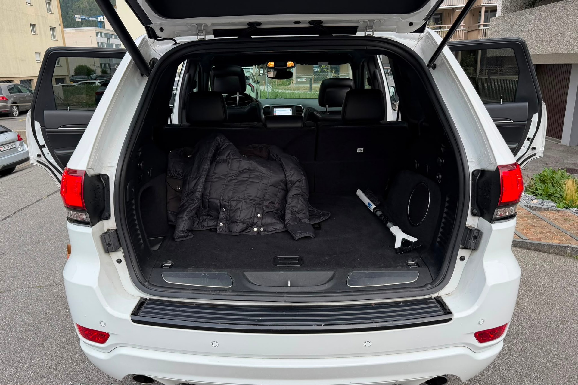 JEEP Grand Cherokee 3.0 CRD Night Eagle Automatic-image-11