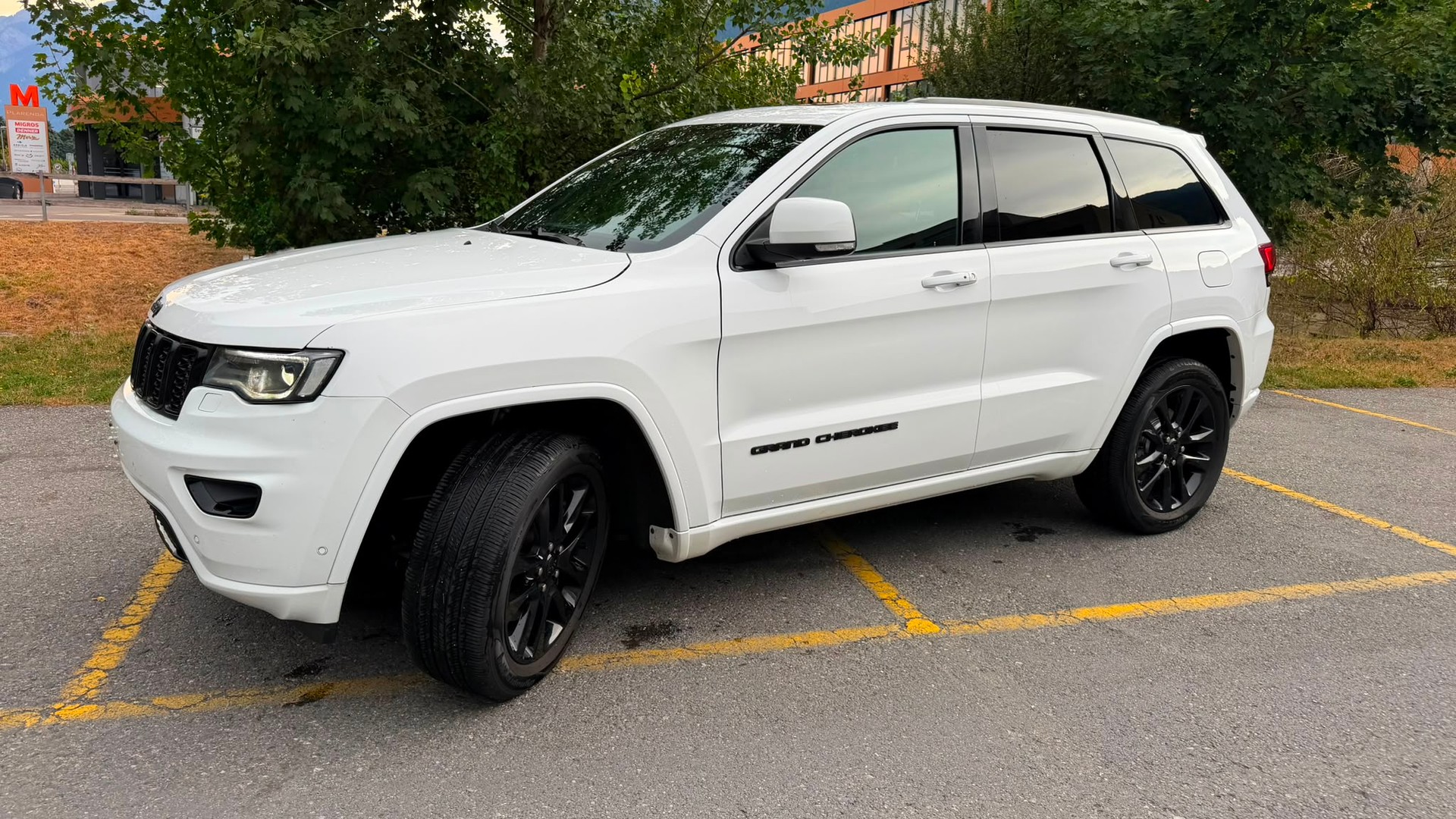 JEEP Grand Cherokee 3.0 CRD Night Eagle Automatic-image-1