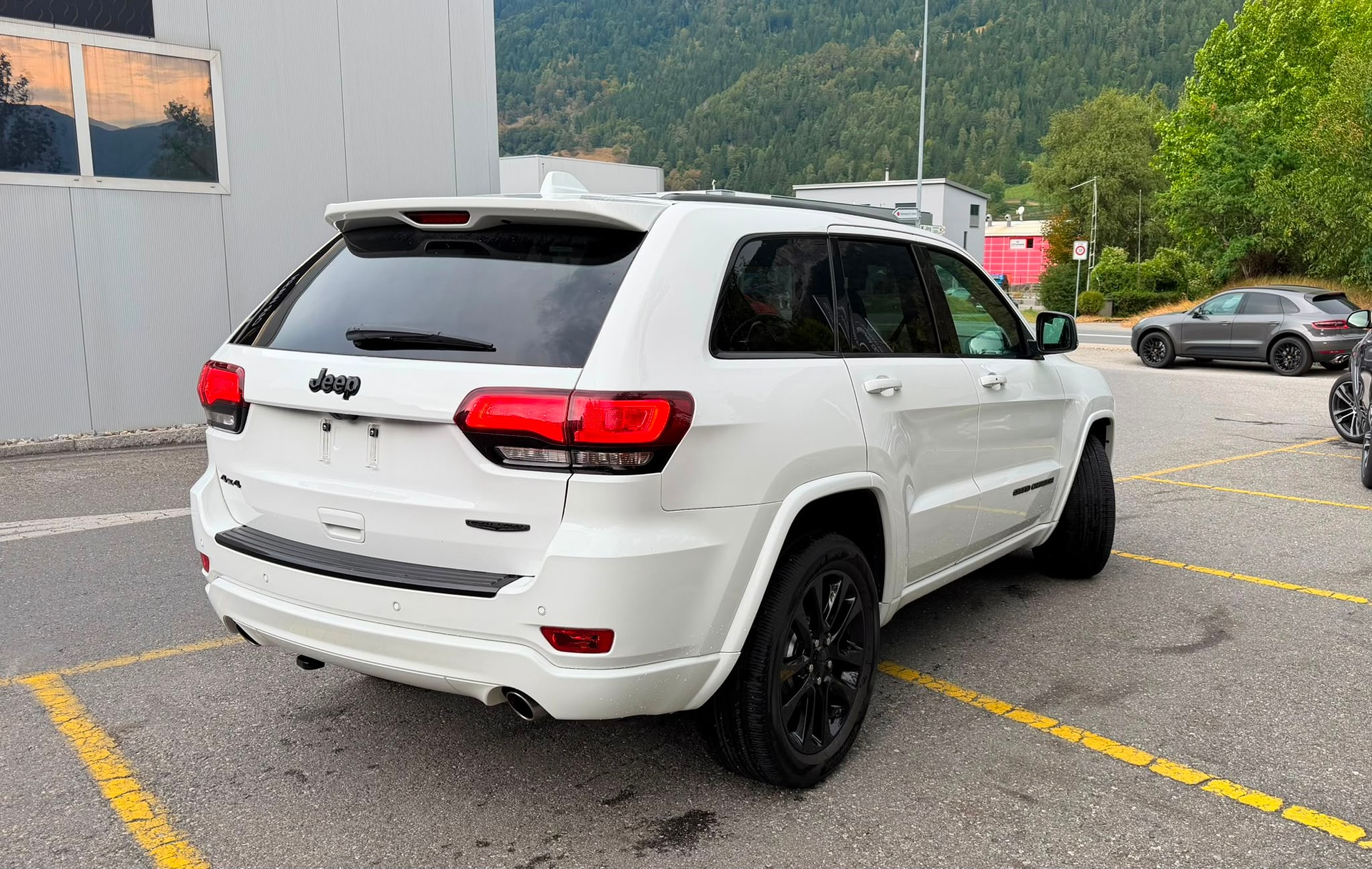 JEEP Grand Cherokee 3.0 CRD Night Eagle Automatic-image-4