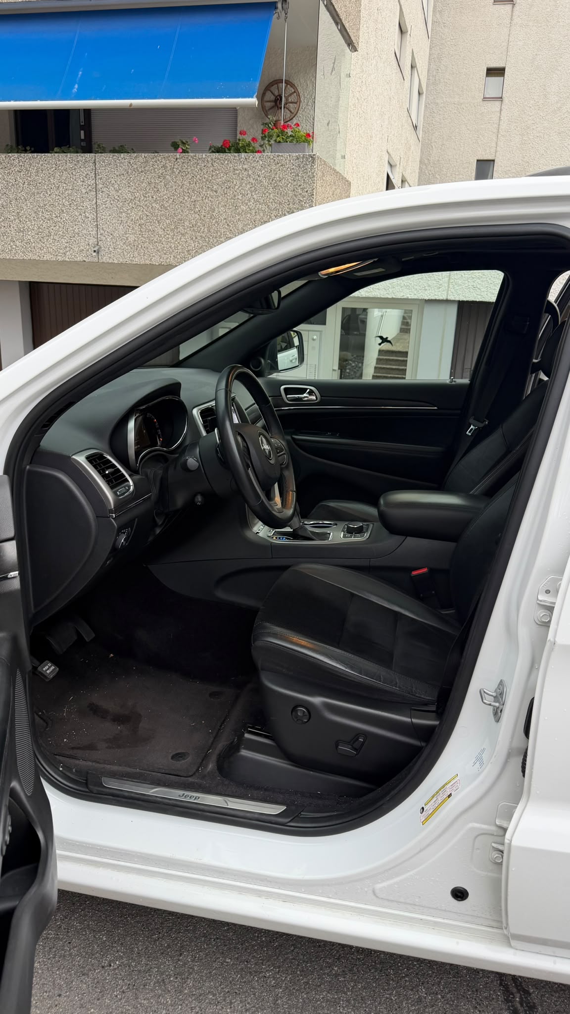 JEEP Grand Cherokee 3.0 CRD Night Eagle Automatic-image-8