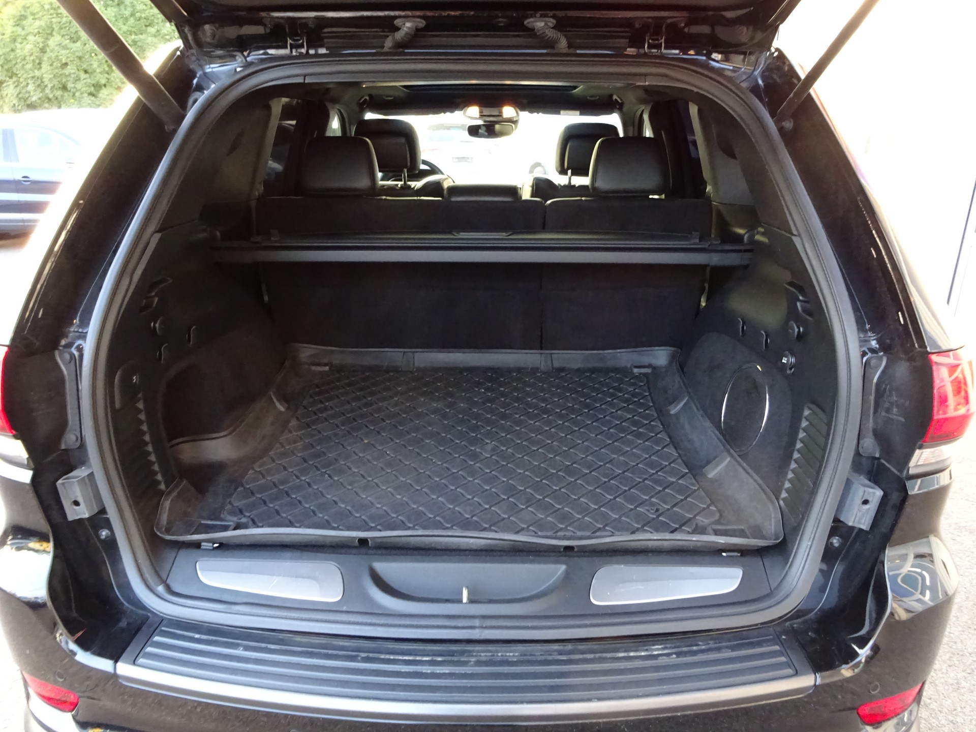 JEEP Grand Cherokee 3.0 CRD Night Eagle Automatic-image-14