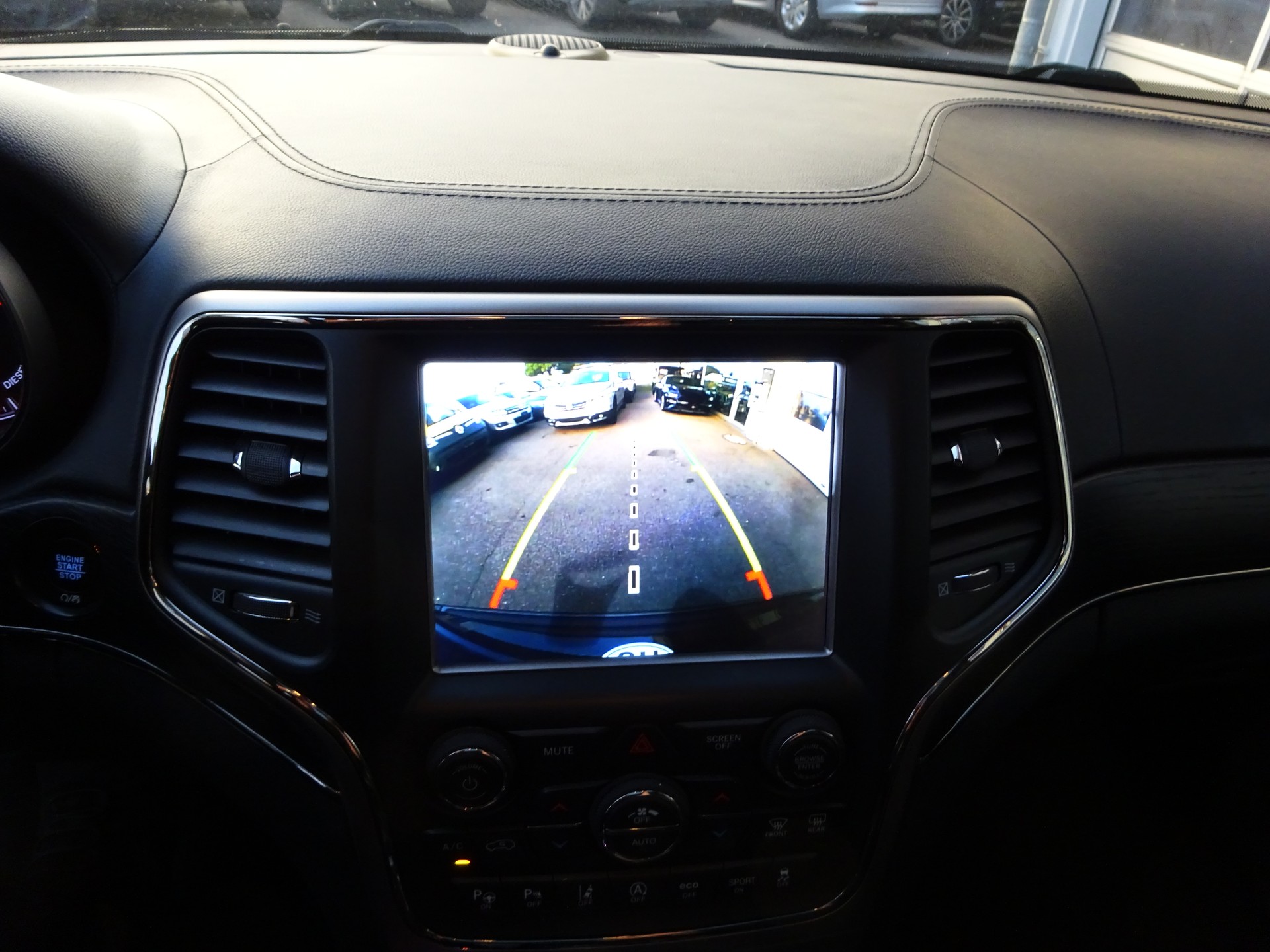 JEEP Grand Cherokee 3.0 CRD Night Eagle Automatic-image-9